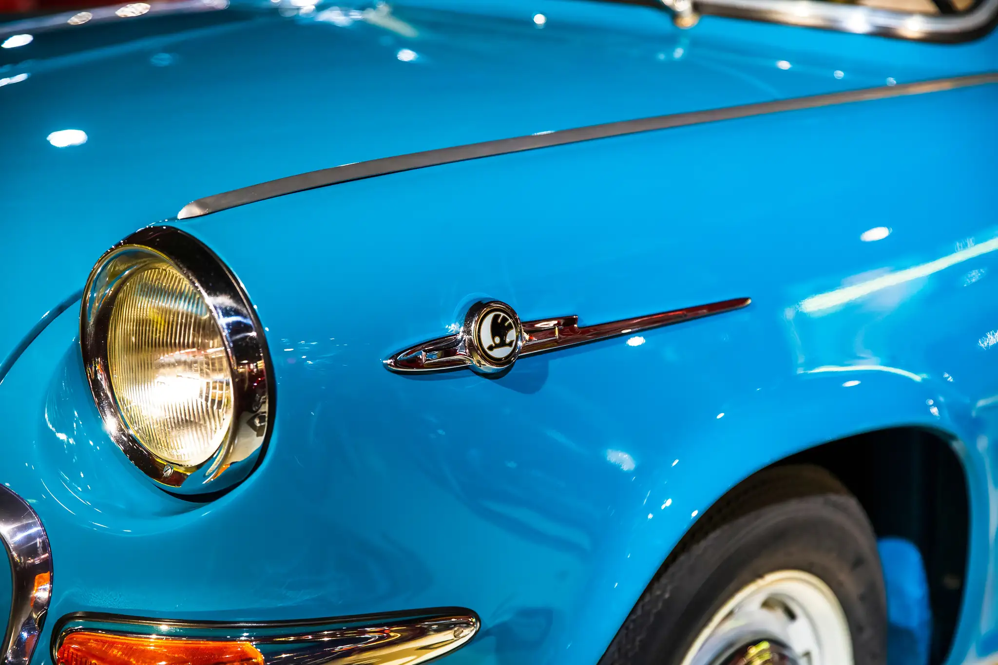 Škoda 1000 MB detail predného svetla.