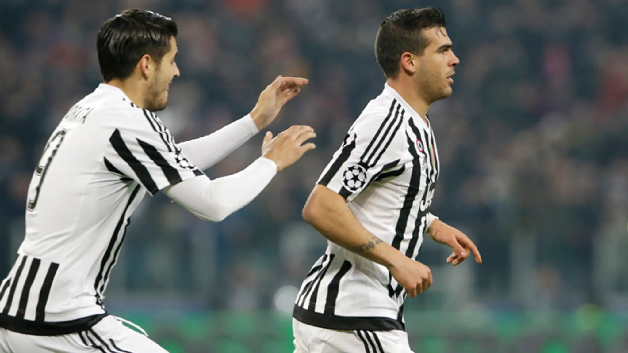 Hráči Juventusu Stefano Sturaro a Alvaro Morata (vľavo).