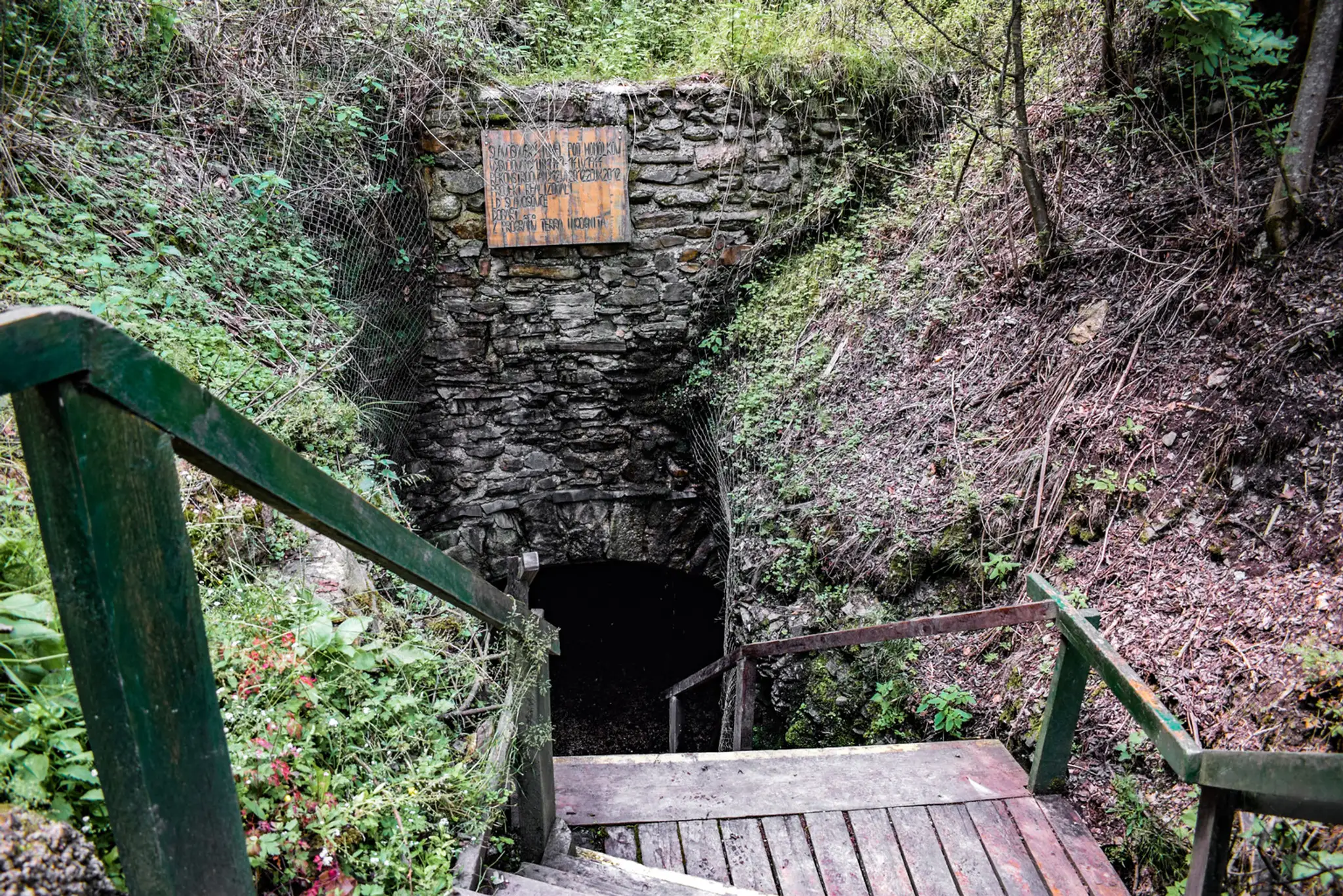 Vstup do Slavošovského tunela