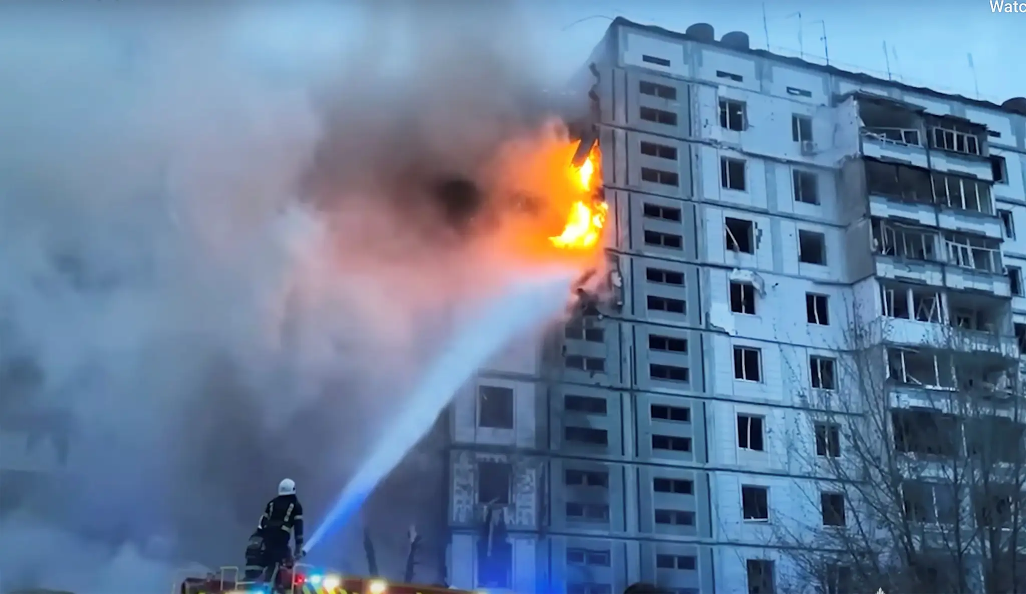 Hasia oheň po ruskom raketovom útoku v meste Umaň.