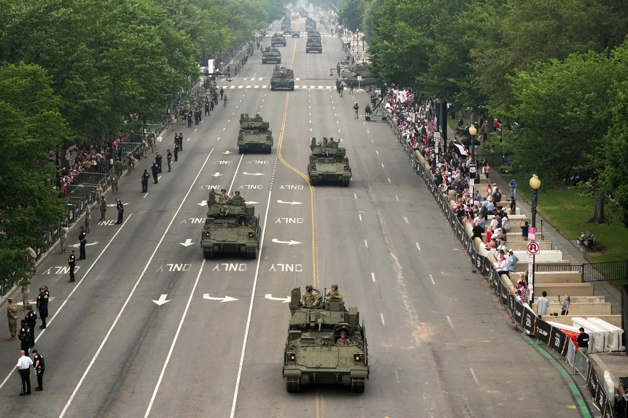 Trumpova vojenská prehliadka a protesty
