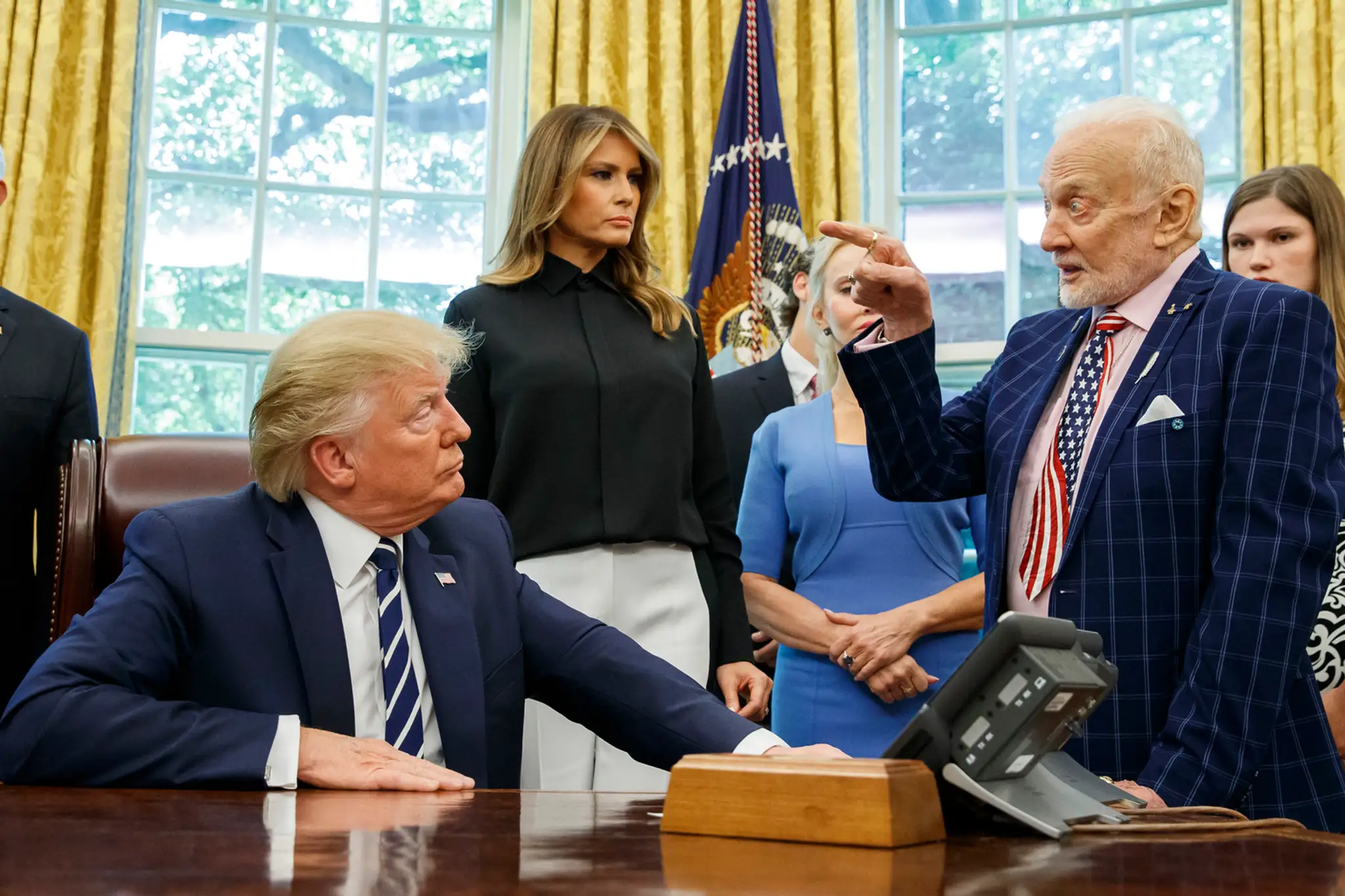 Donald Trump s manželkou odlietajú na Floridu