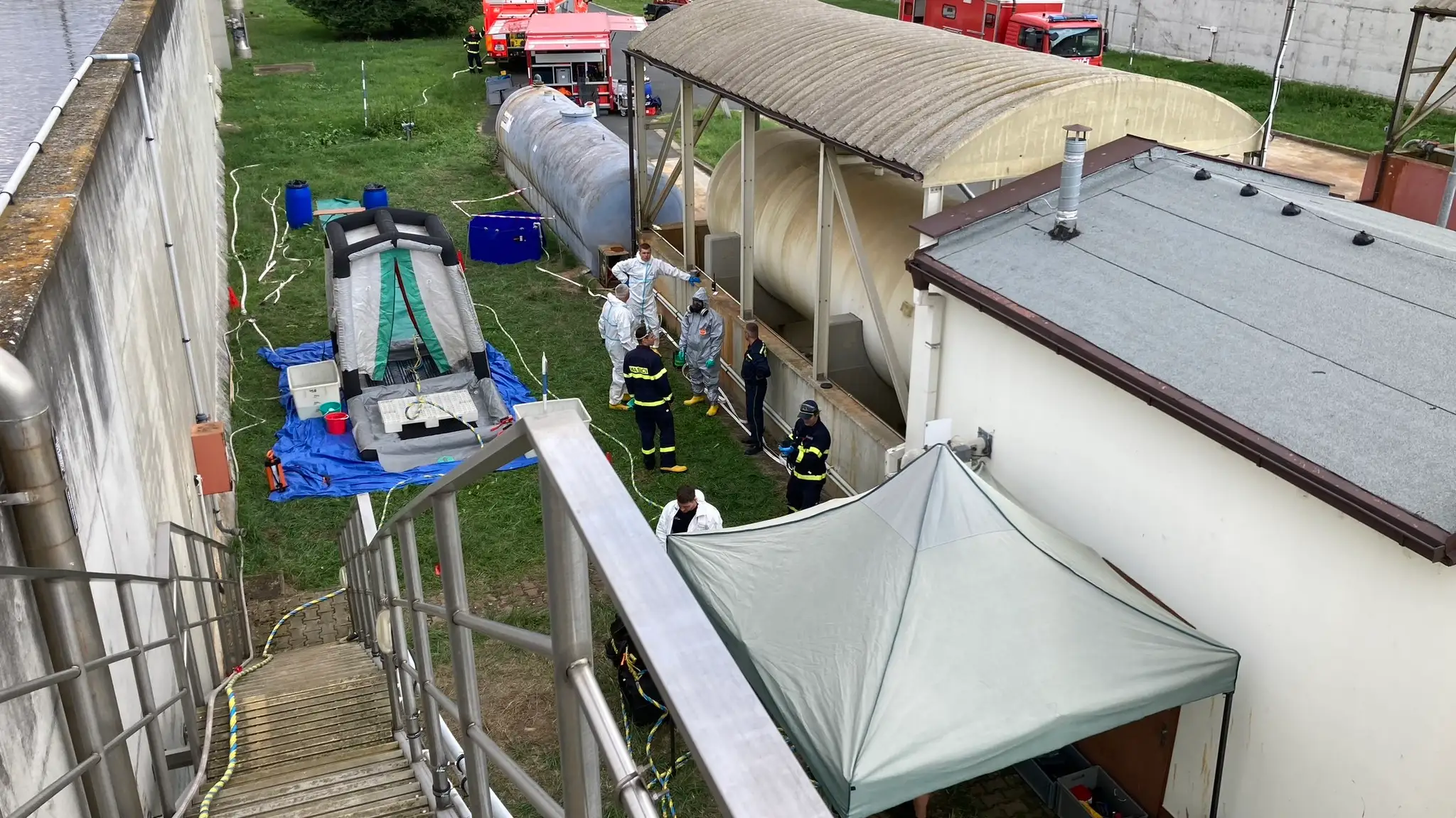 Českí potápači sa ponorili do nádrže s fekáliami
