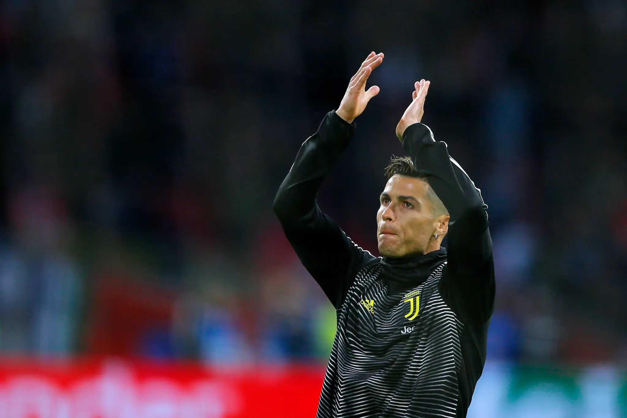 Cristiano Ronaldo z Juventusu Turín na rozcvičke pred prvým štvrťfinále LM na pôde Ajaxu Amsterdam.