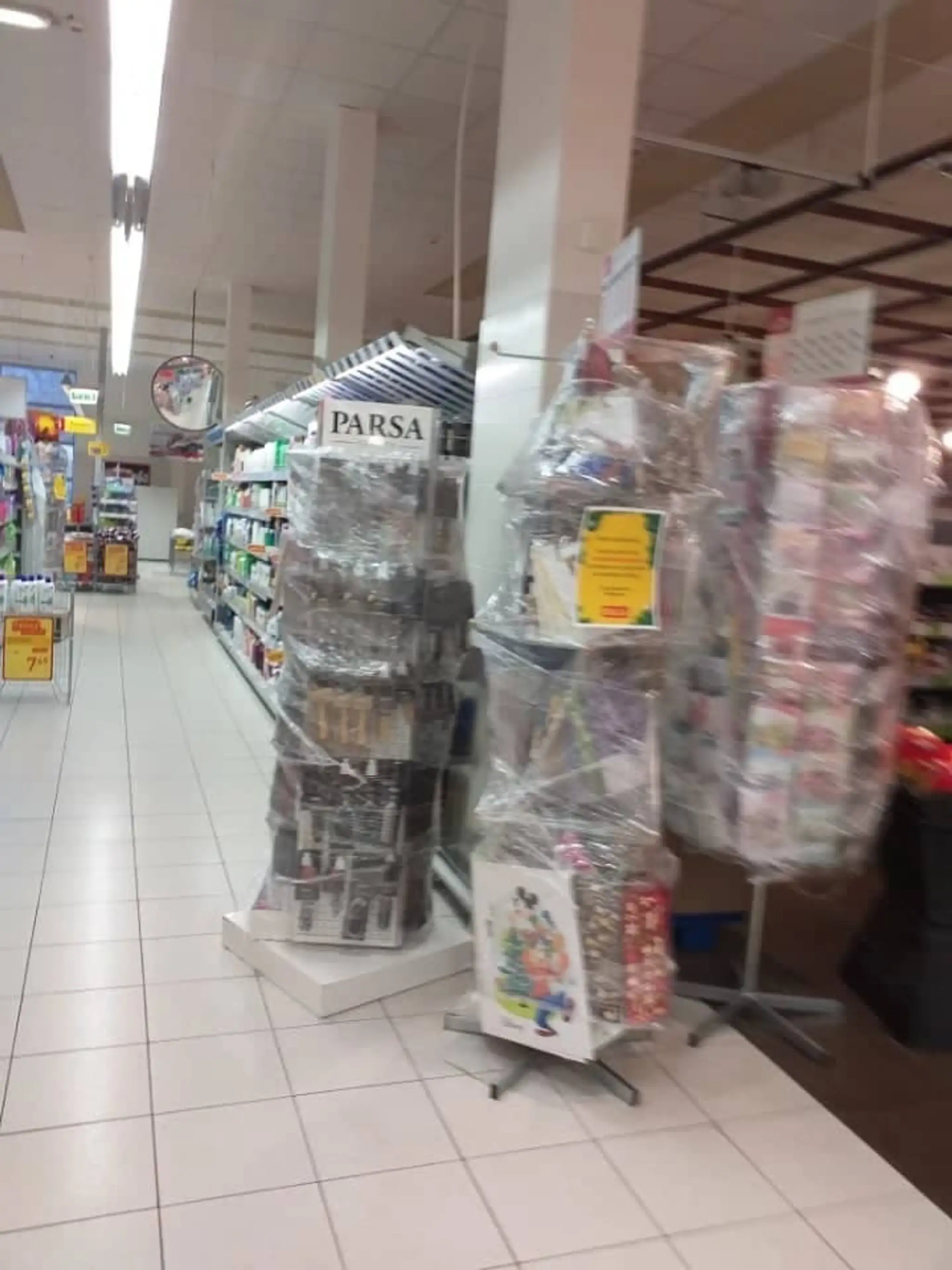 Obyvatelia Trenčína prichádzajú na celoplošné testovanie.
