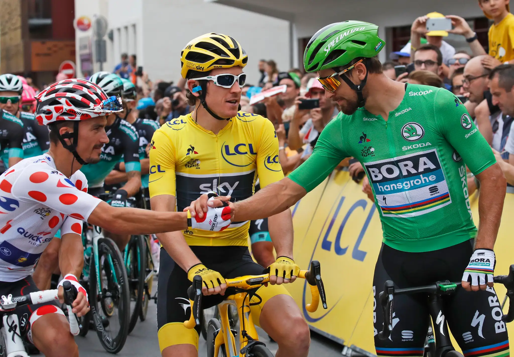 Julian Alaphilippe, Geraint Thomas a Peter Sagan na štarte poslednej etapy.