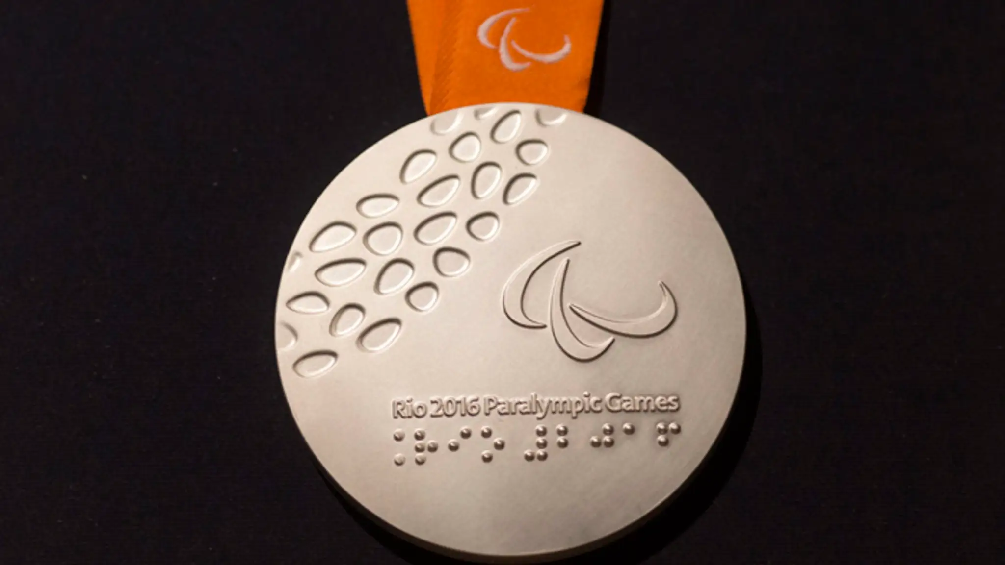 Strieborná paralympijská medaila pre hry v Rio.