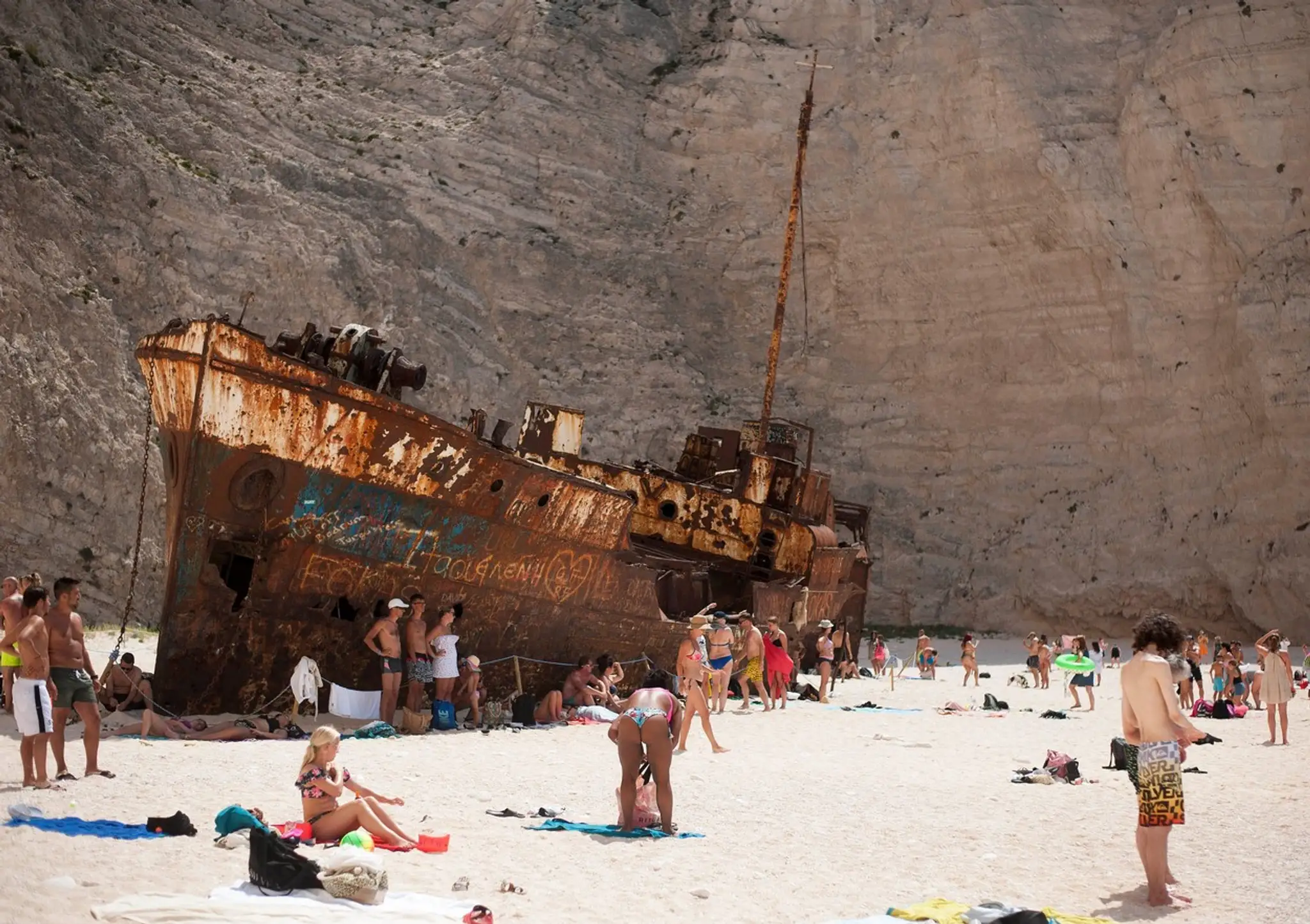 Vrak lode na pláži Navagio na ostrove Zakynthos.