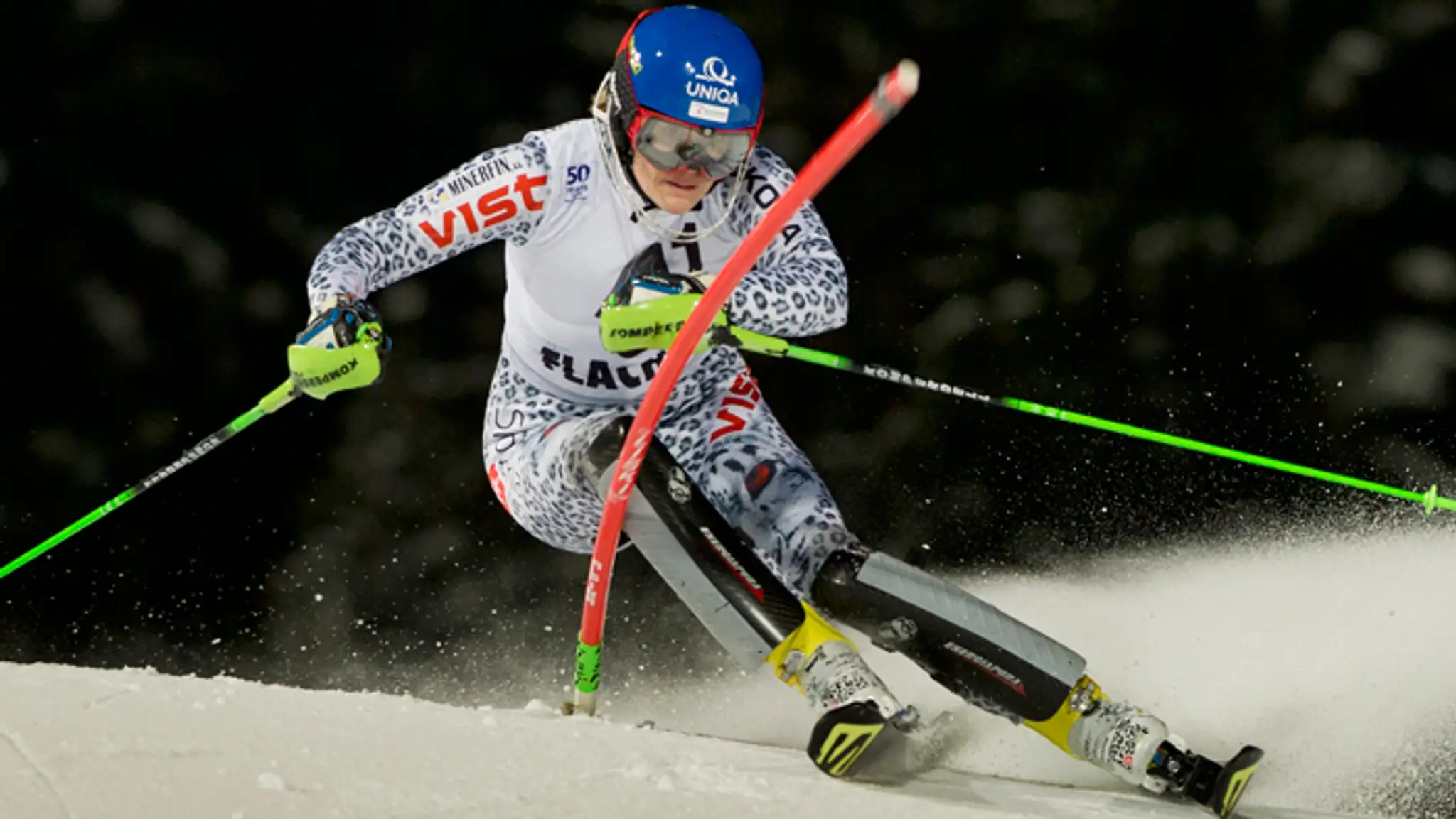 Veronika Velez Zuzulová počas nočného slalomu v rakúskom Flachau.