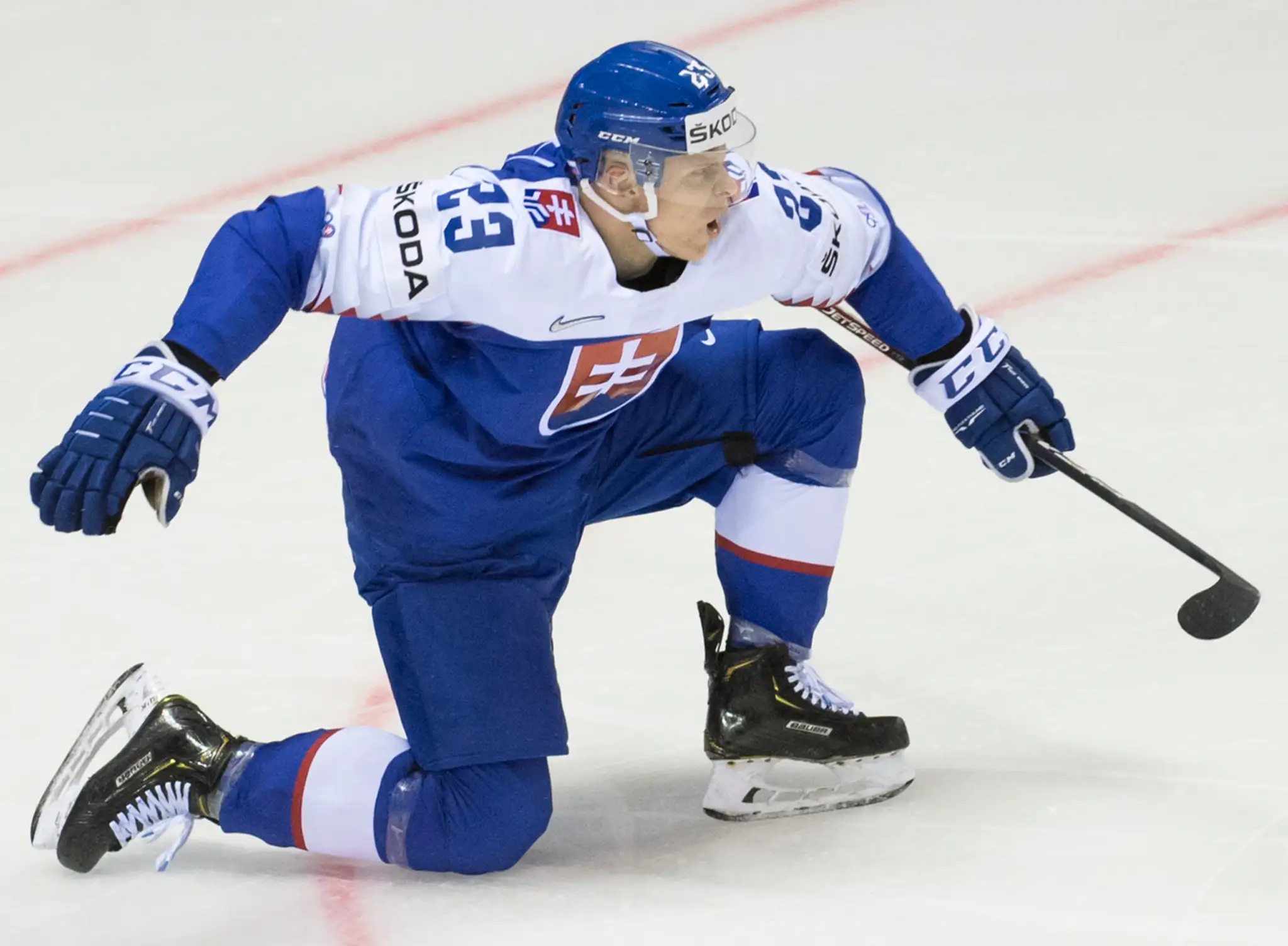Predčasná gólová radosť na 5:4 v dueli na MS 2019, zľava Martin Marinčin, Tomáš Tatar, Michal Krištof a brankár Kanady Matt Murr