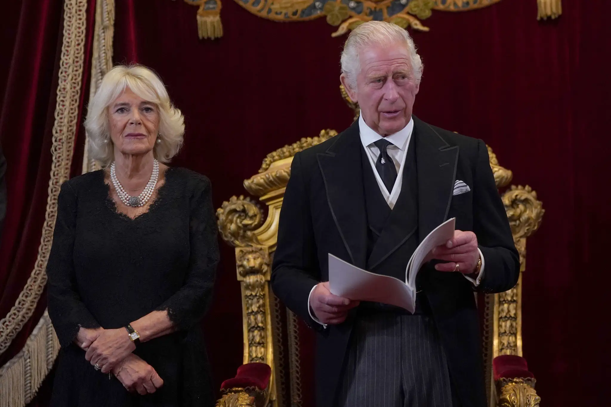 Britský kráľ Karol III. a britská kráľovná manželka Kamila