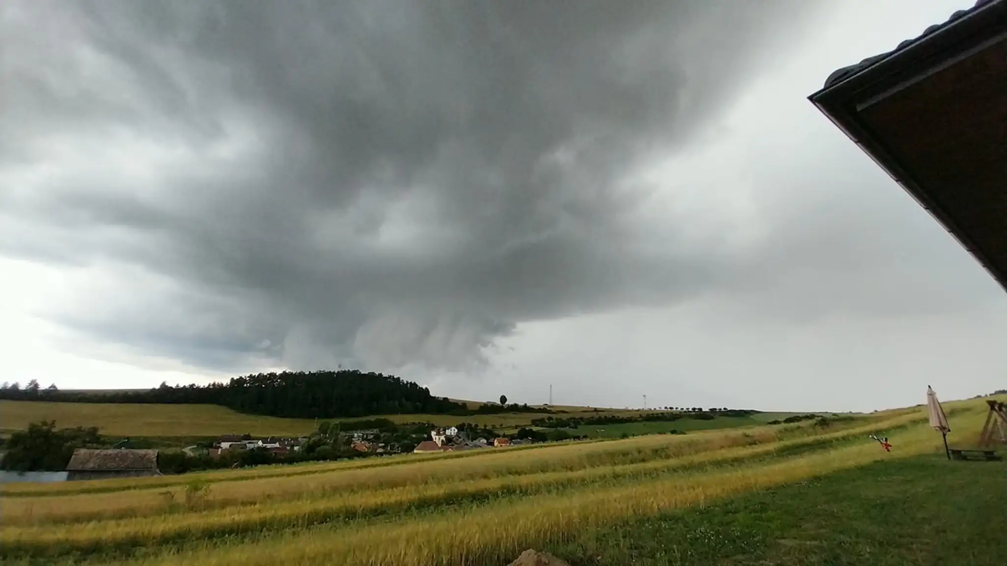 Mračná nad obcou Kurimany