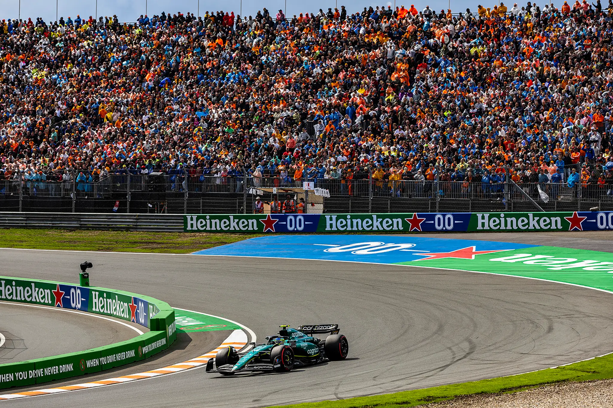 Fernando Alonso na trati počas Veľkej ceny Holandska.
