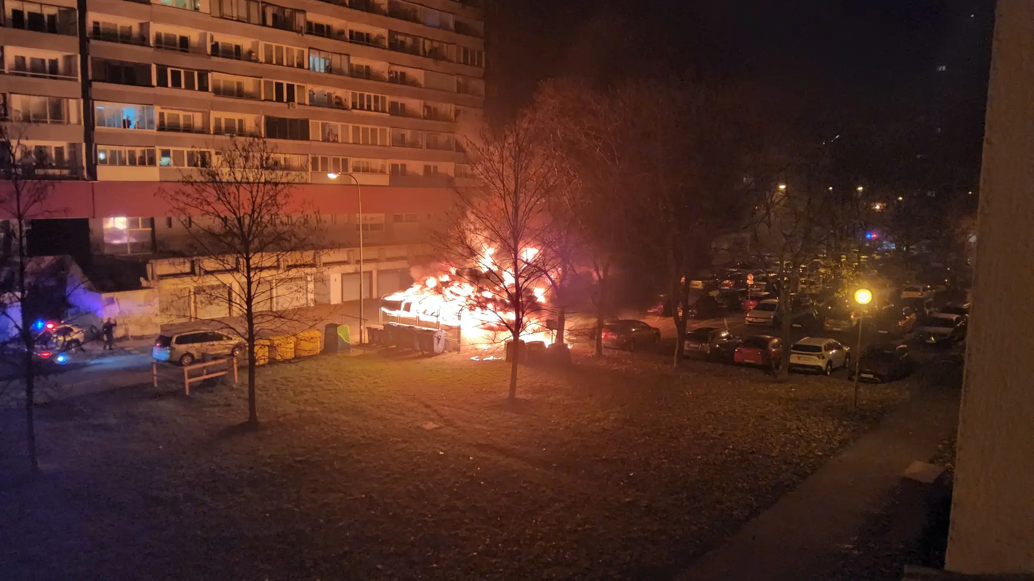 Požiar na Holíčskej ulici v Petržalke.