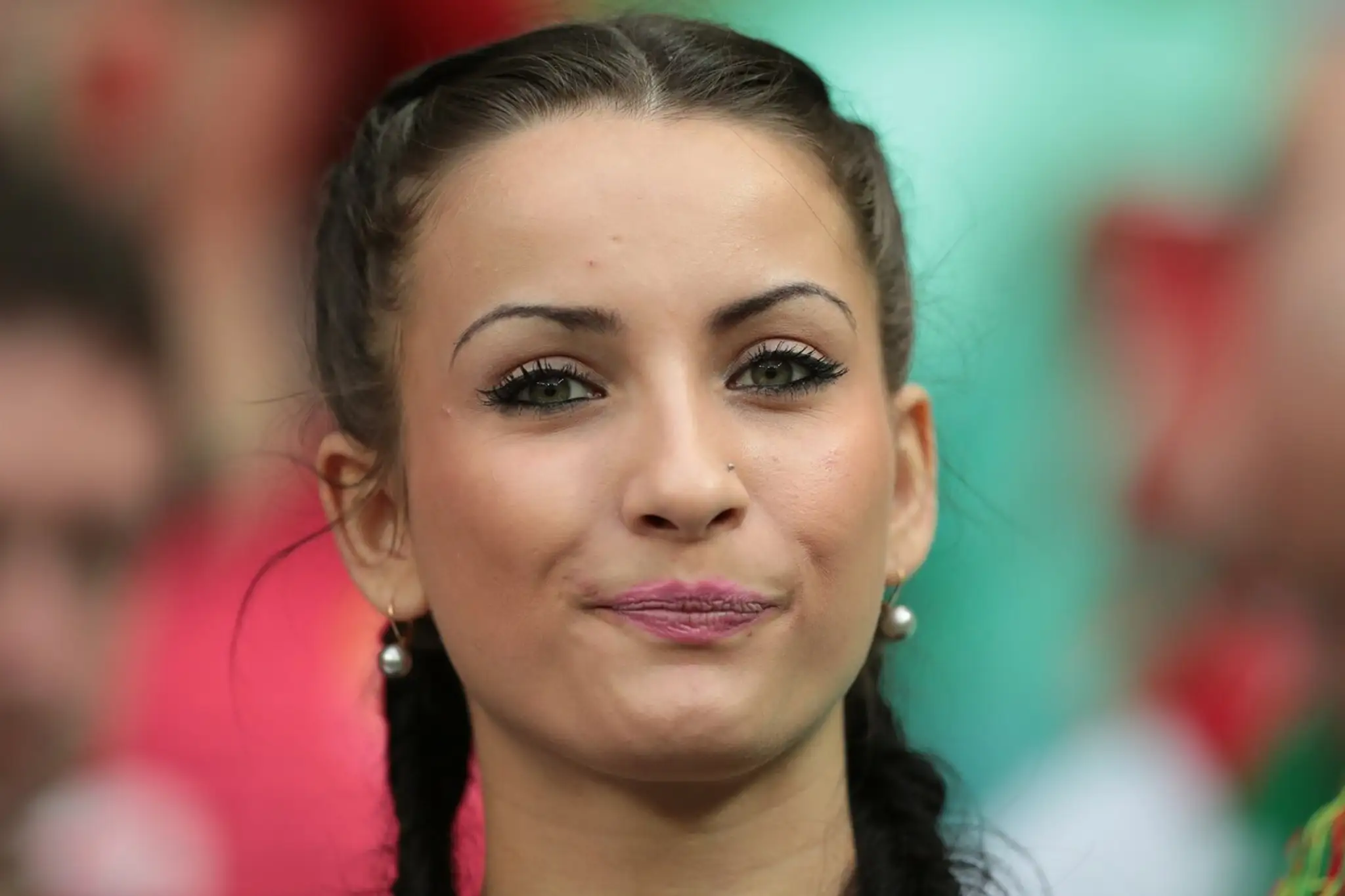 Aj ženy majú rady futbal. Na tieto fanúšičky sa veru dobre pozerá