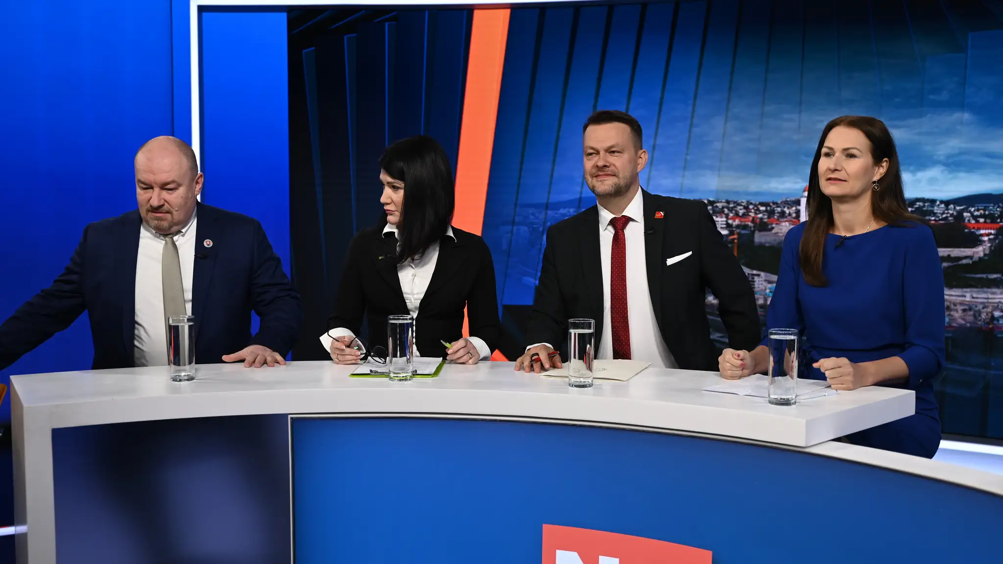 Na telo s J. Bittó Cigánikovou, S. Migaľom, R. Huliakom a M. Holečkovou.
