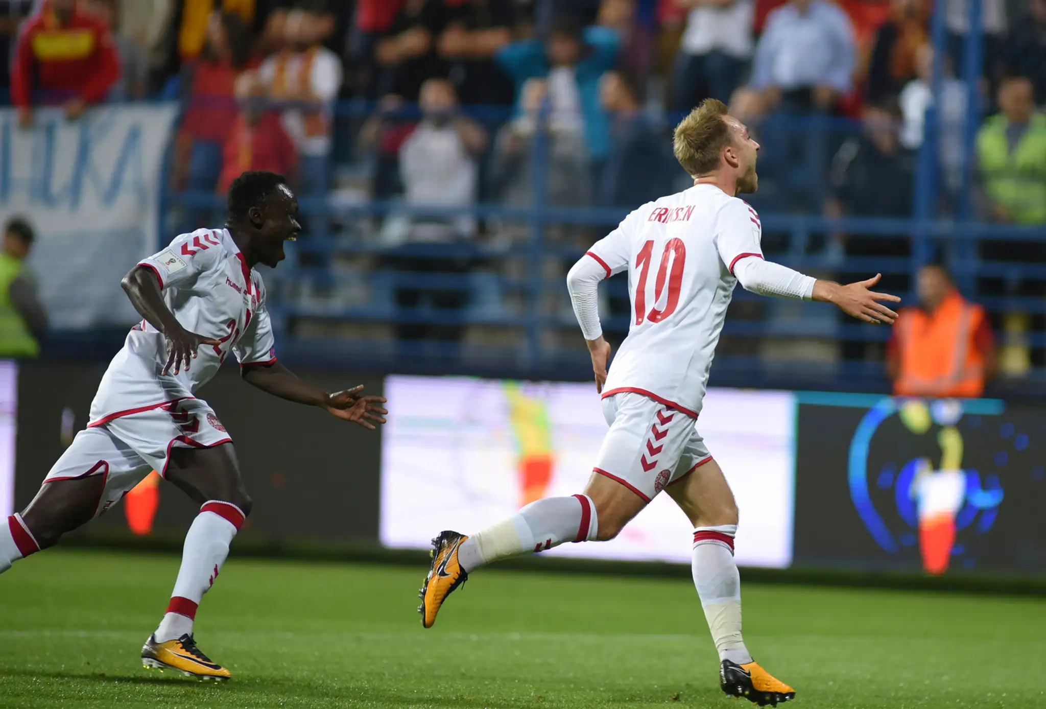 Brankár Martin Dúbravka počas kvalifikačného zápasu MS 2018 v Škótsku.