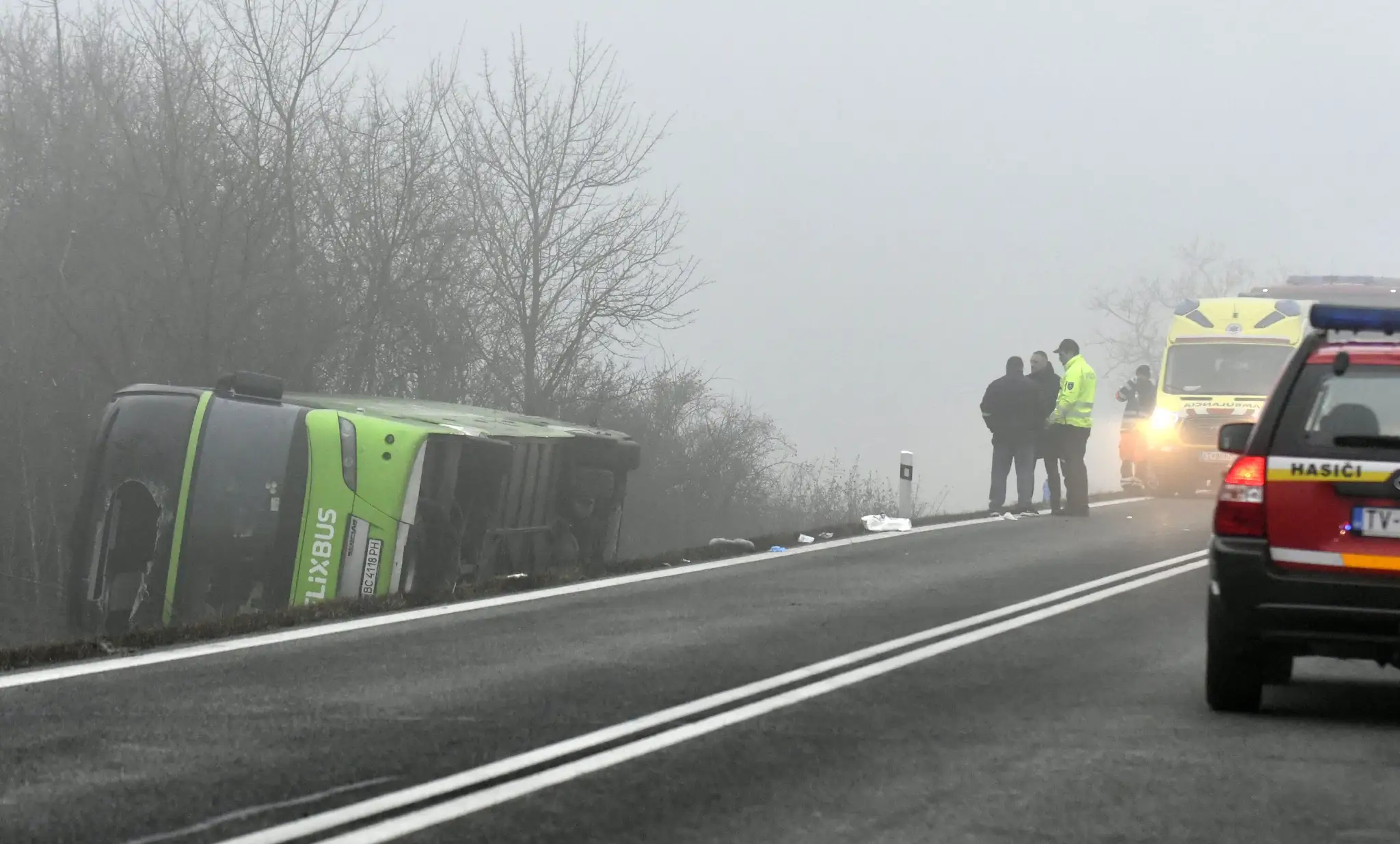 Nehoda autobusu z Ukrajiny pred obcou Dargov.
