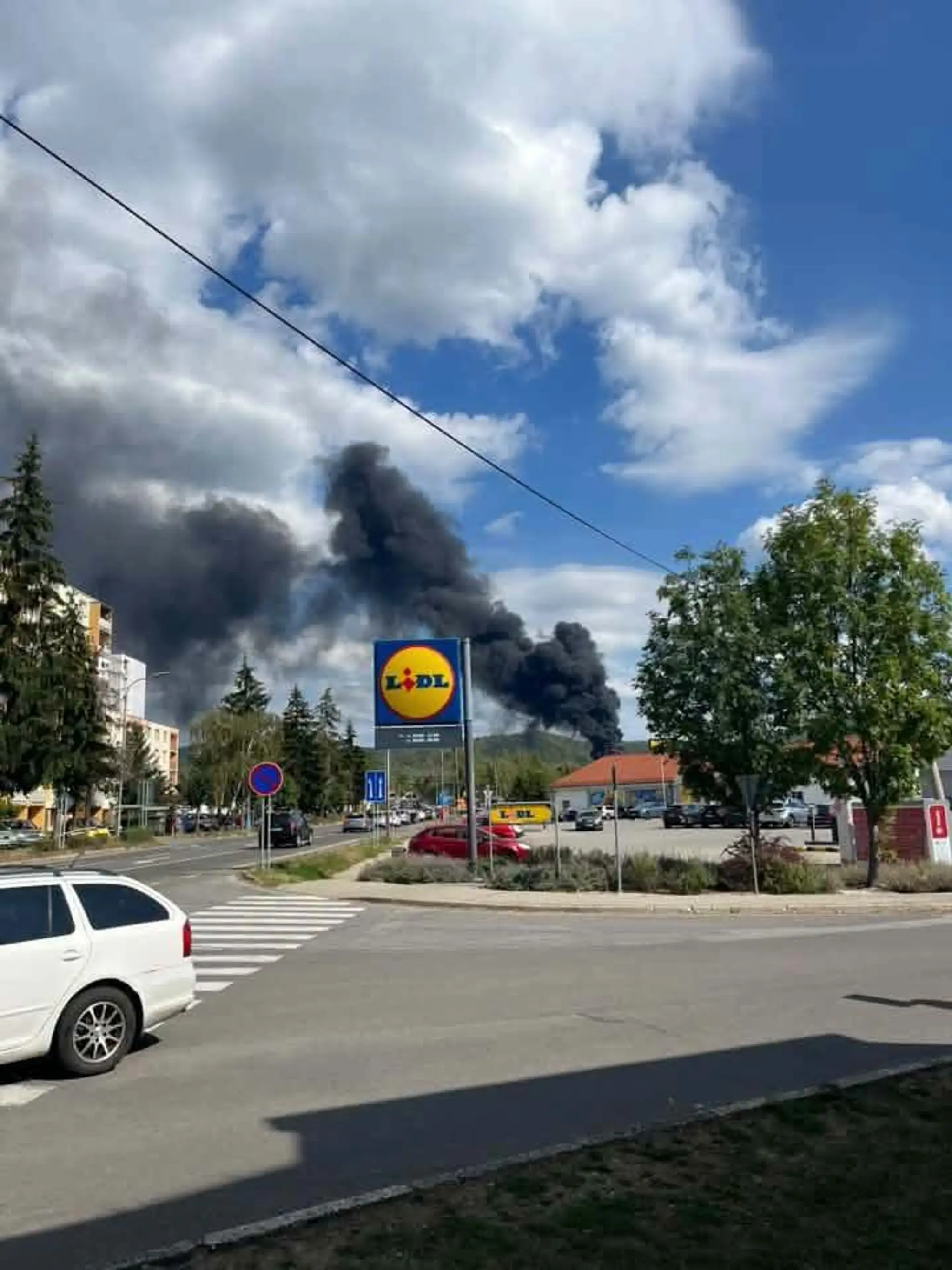 Požiar vo výrobnej hale v Snine