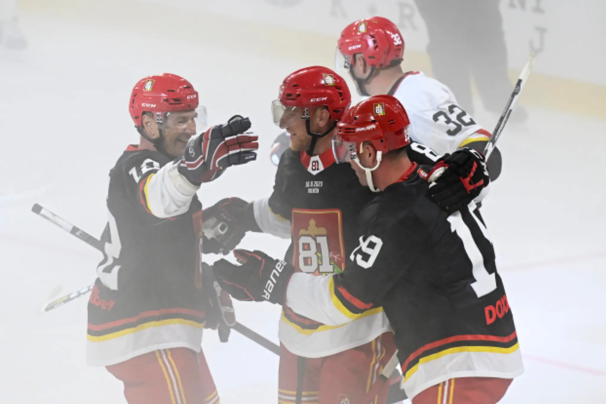 Peter Bondra, Marián Hossa a Jonathan Toews počas rozlúčkového zápasu Mariána Hossu - Goodbye Game 81