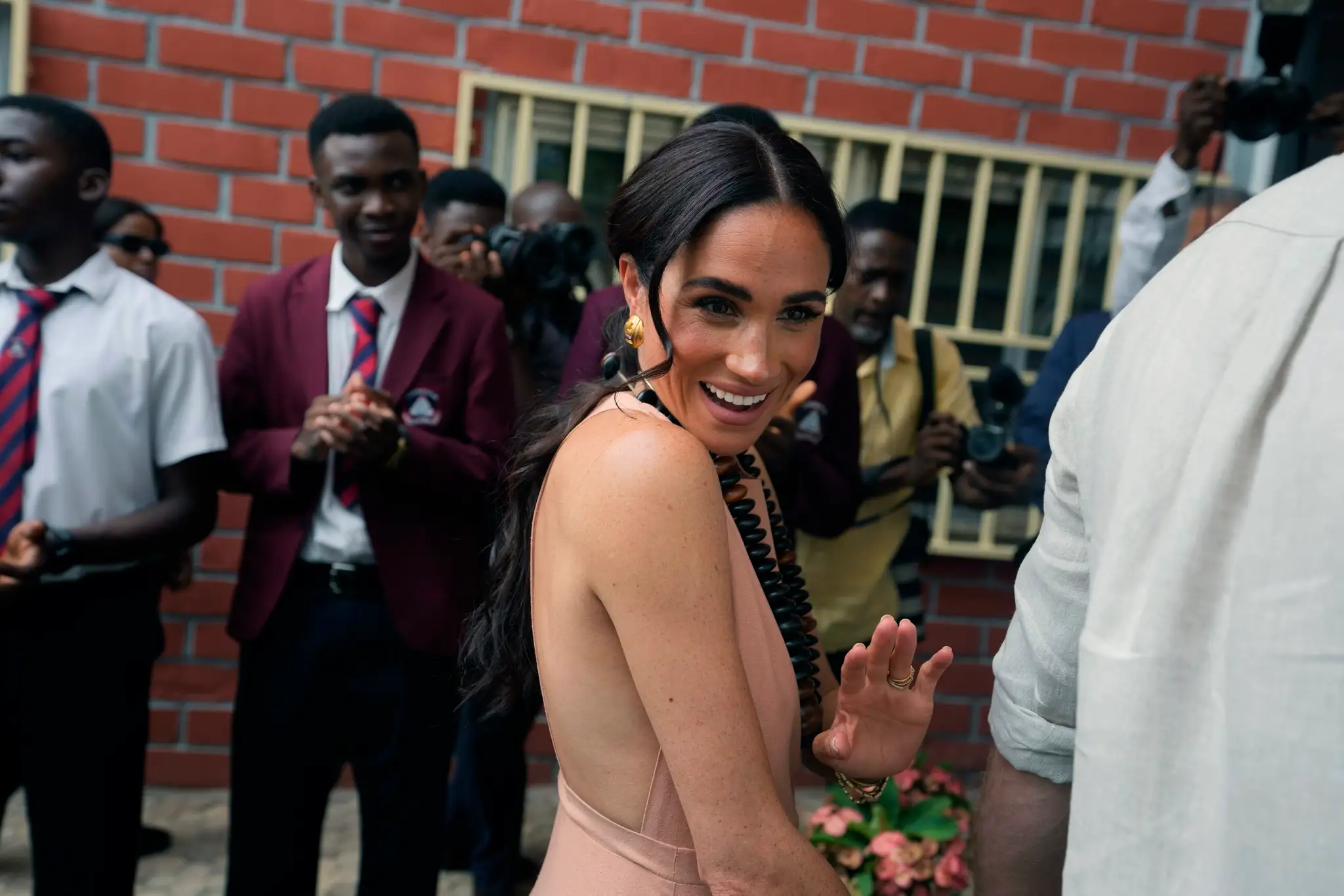Princ Harry s Meghan na turné v Nigérii: Akoby z kráľovskej rodiny neodišli
