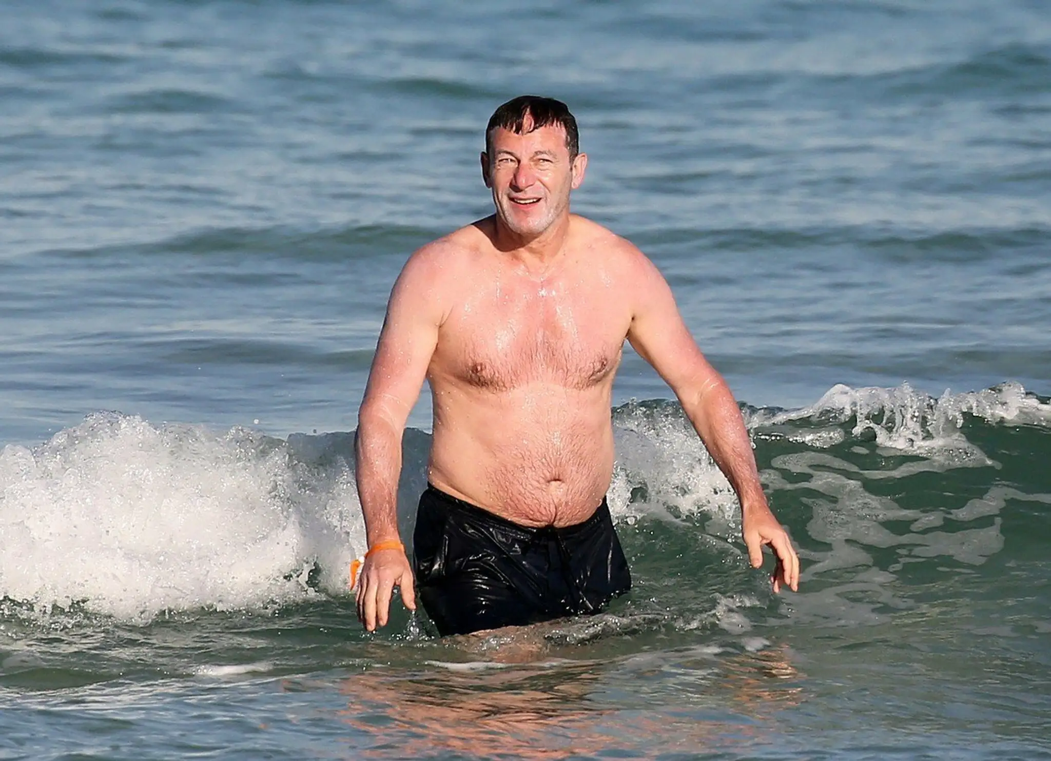 Jason Isaacs na pláži v Miami