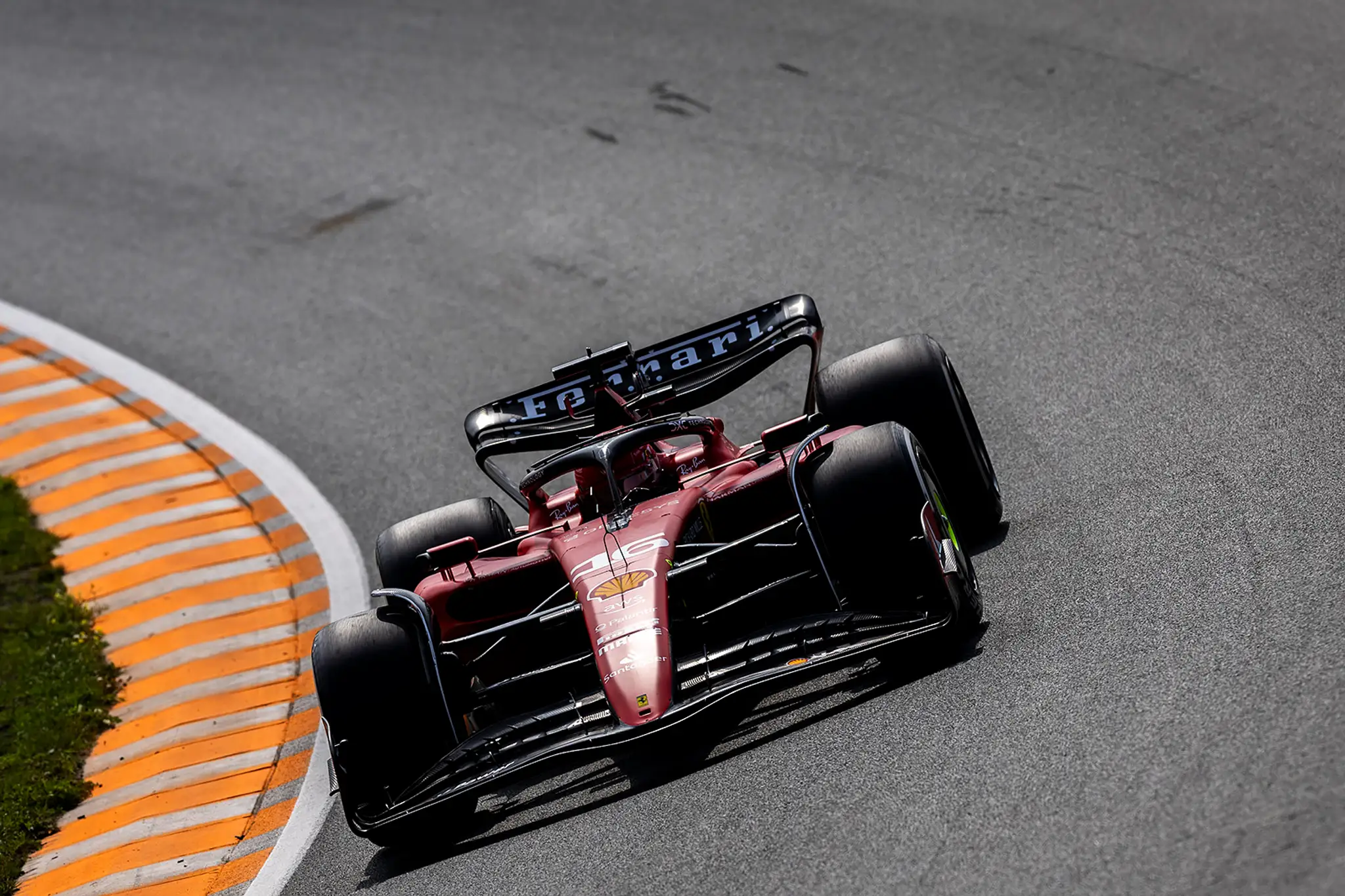 Charles Leclerc vo svojom monoposte.