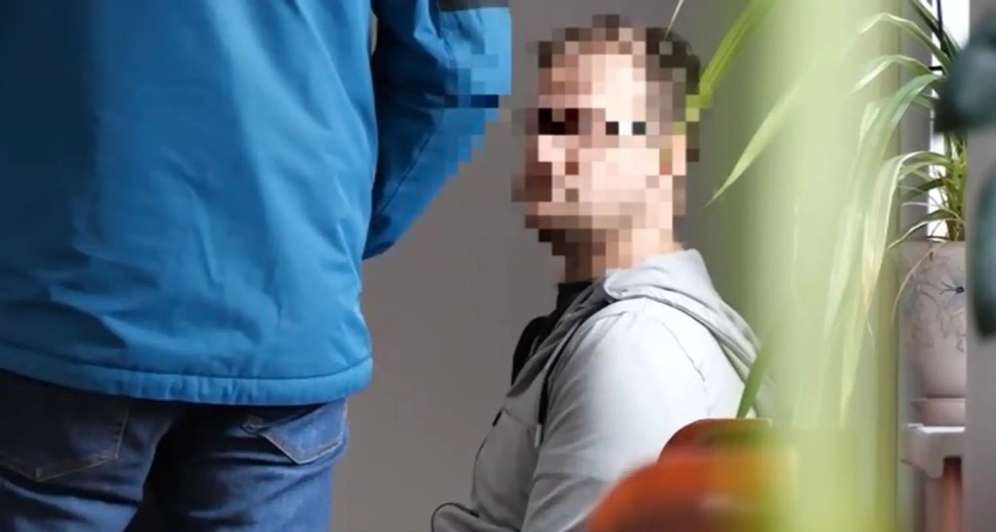 Tréner gymnastiky obvinený zo sexuálneho zneužívania dievčat.