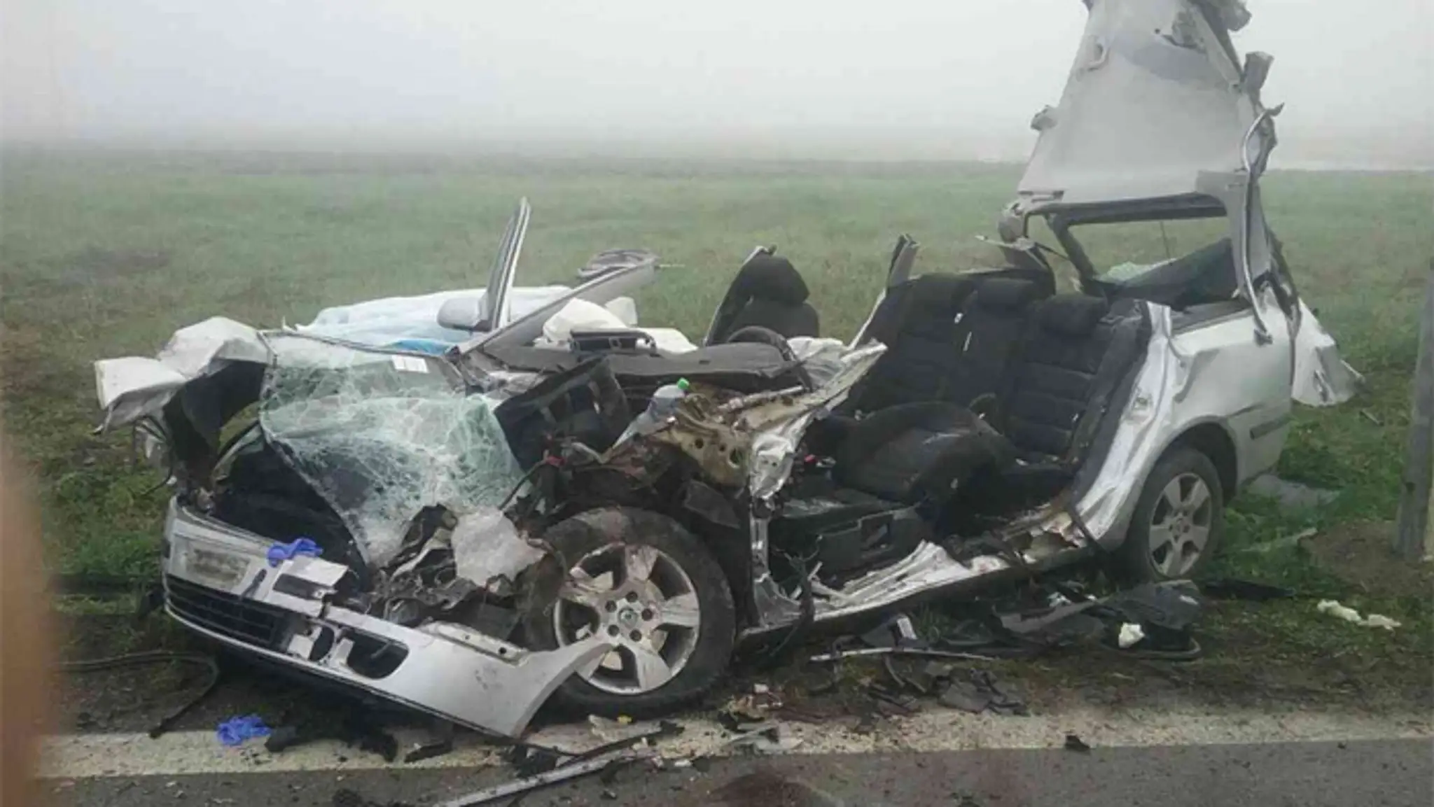 Pri zrážke vlaku a auta v Rimavskej Sobote zahynuli dvaja ľudia.