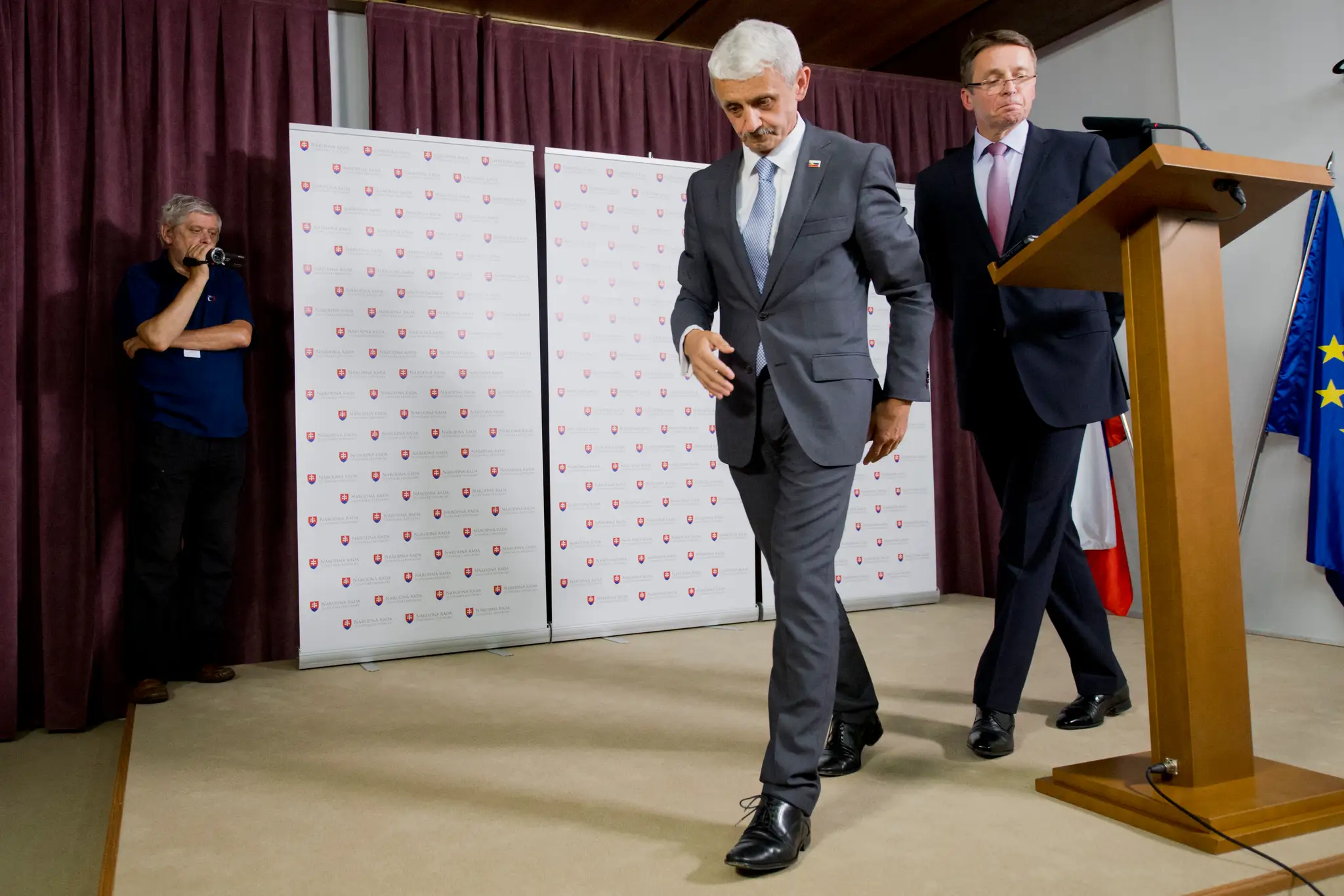 Mikuláš Dzurinda a Ivan Mikloš vystupujú z materskej SDKÚ-DS (rok 2014)