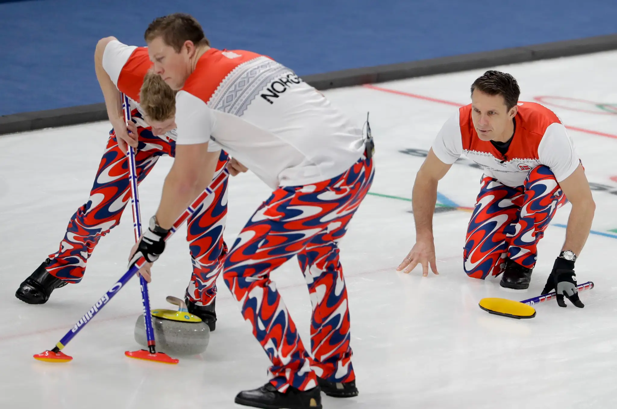 Jeden z motívov nórskych reprezentantov v curlingu počas súťaže na ZOH 2018.