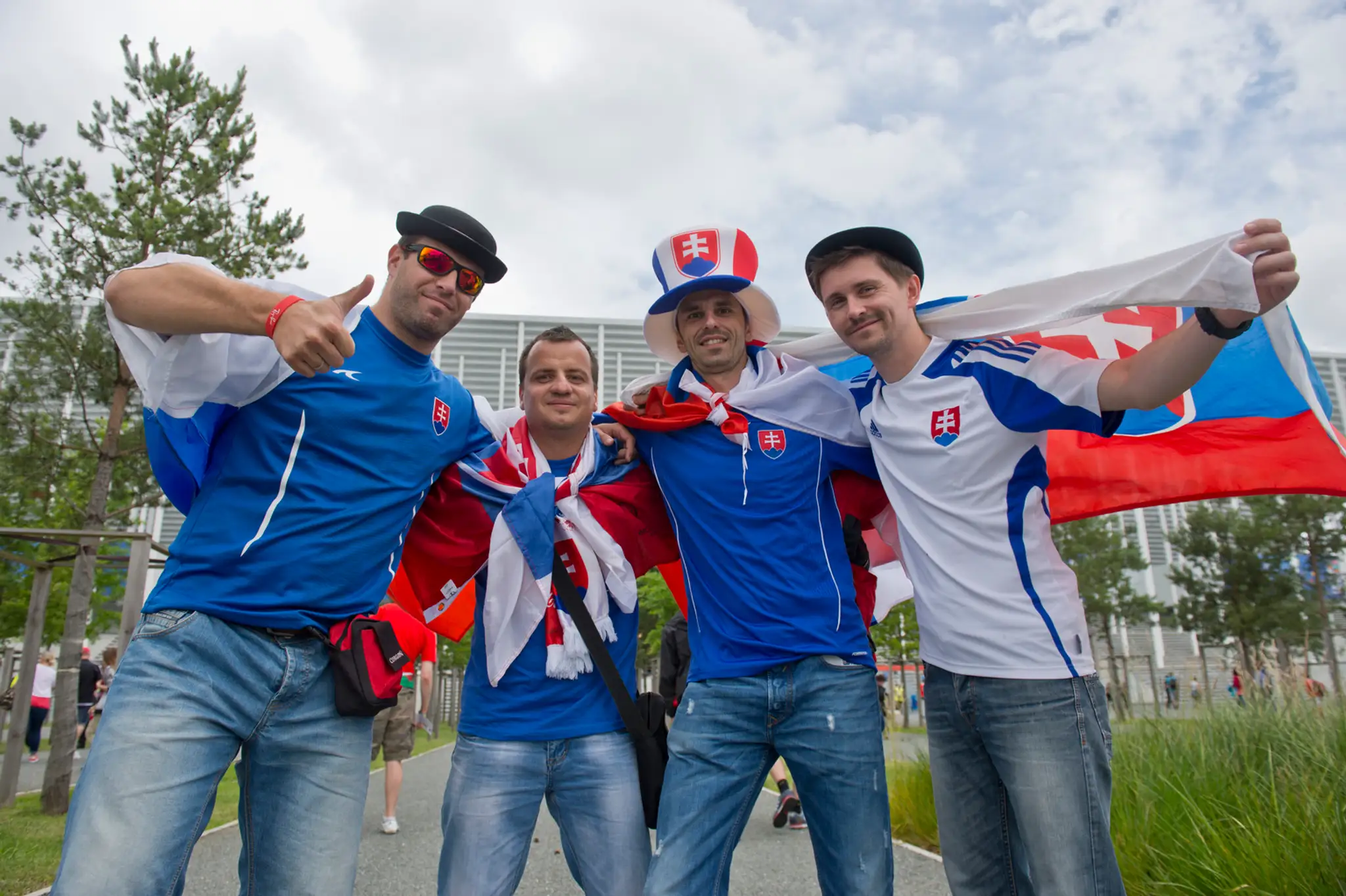 Dobre naladení slovenskí priaznivci pred duelom s Walesom na ME vo futbale.