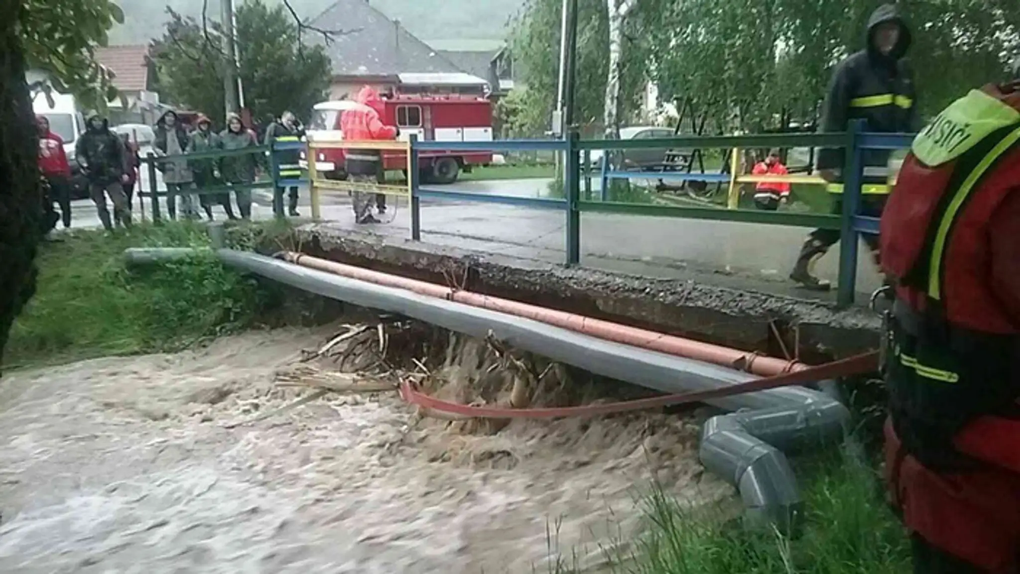 Povodeň v obci Lopašov.