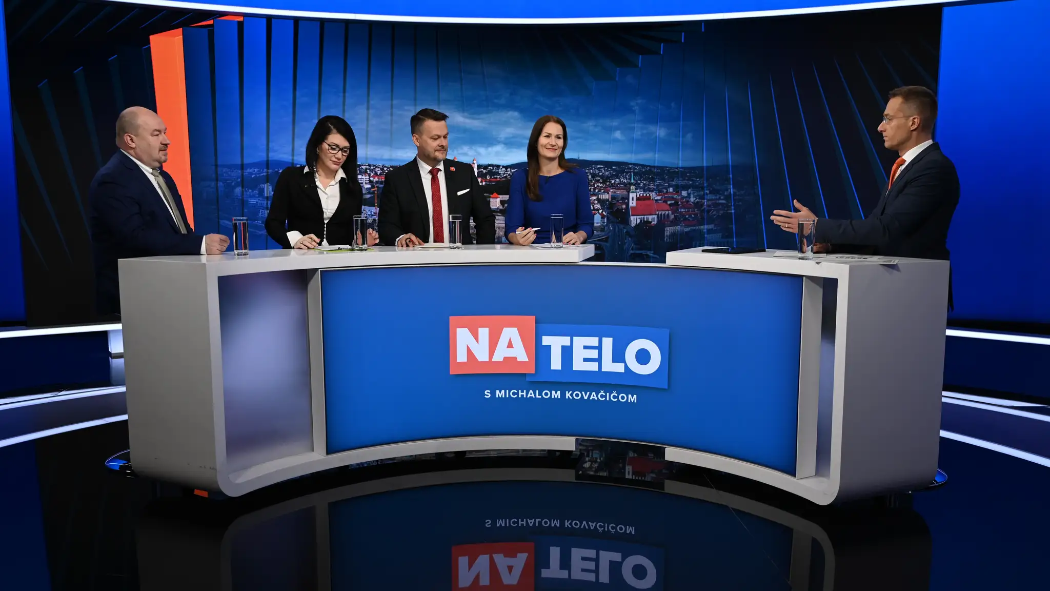 Na telo s J. Bittó Cigánikovou, S. Migaľom, R. Huliakom a M. Holečkovou.