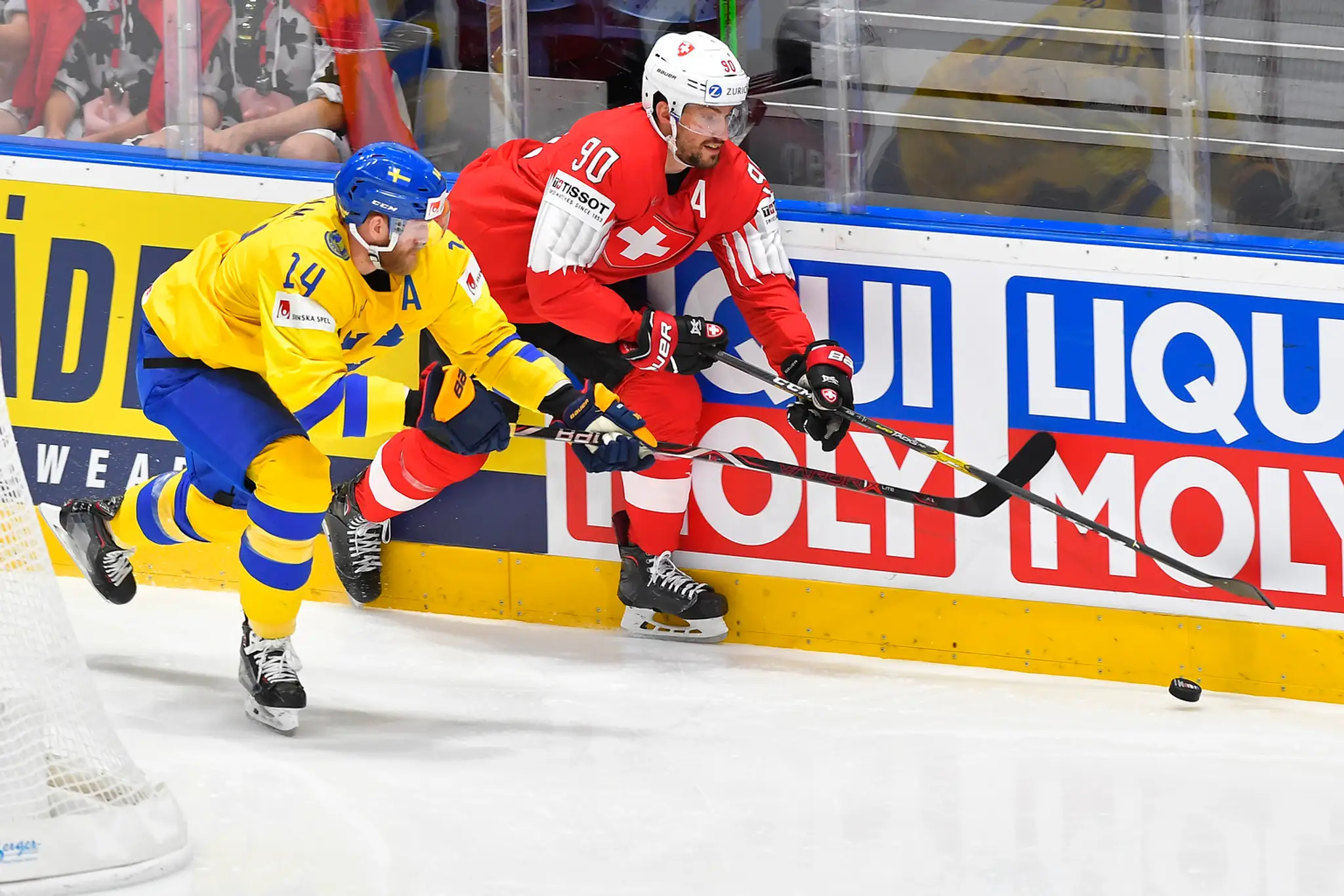 Švajčiarski fanúšikovia v zápase na MS 2019 proti Švédsku.