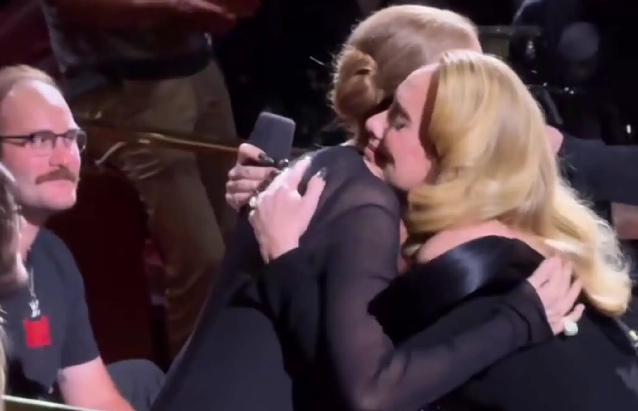 Dojemný moment v hľadisku na koncerte Adele