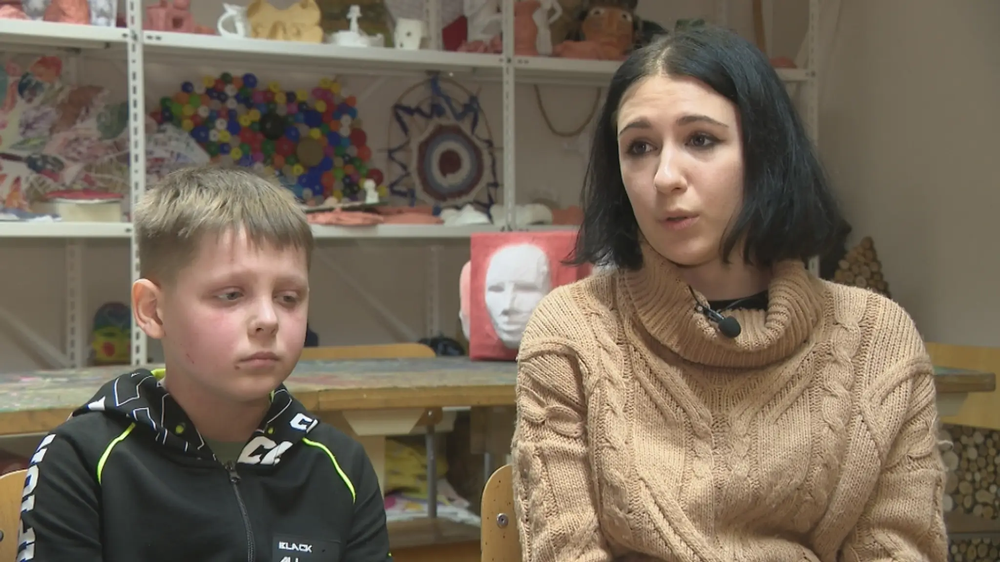 Ukrajinská študentka Vladislava Kandaurova so súrodencom.