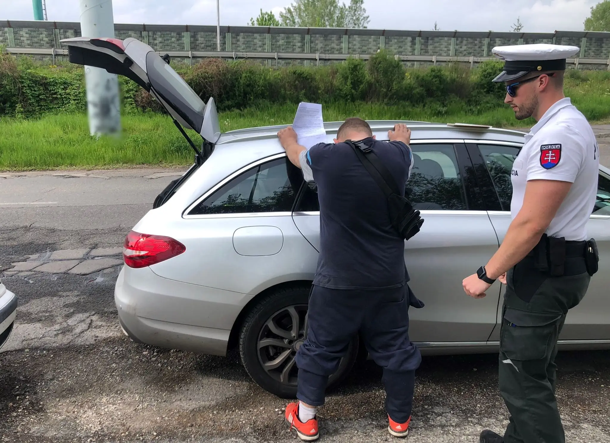 Polícia zadržala vodiča, jazdil pod vplyvom drog.