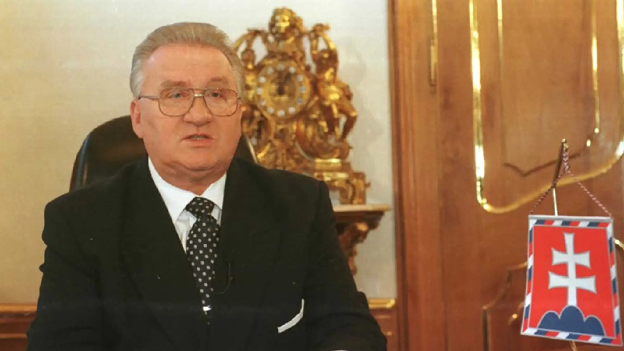 Prvý prezident samostatnej SR Michal Kováč na archívnej snímke z roku 1998.