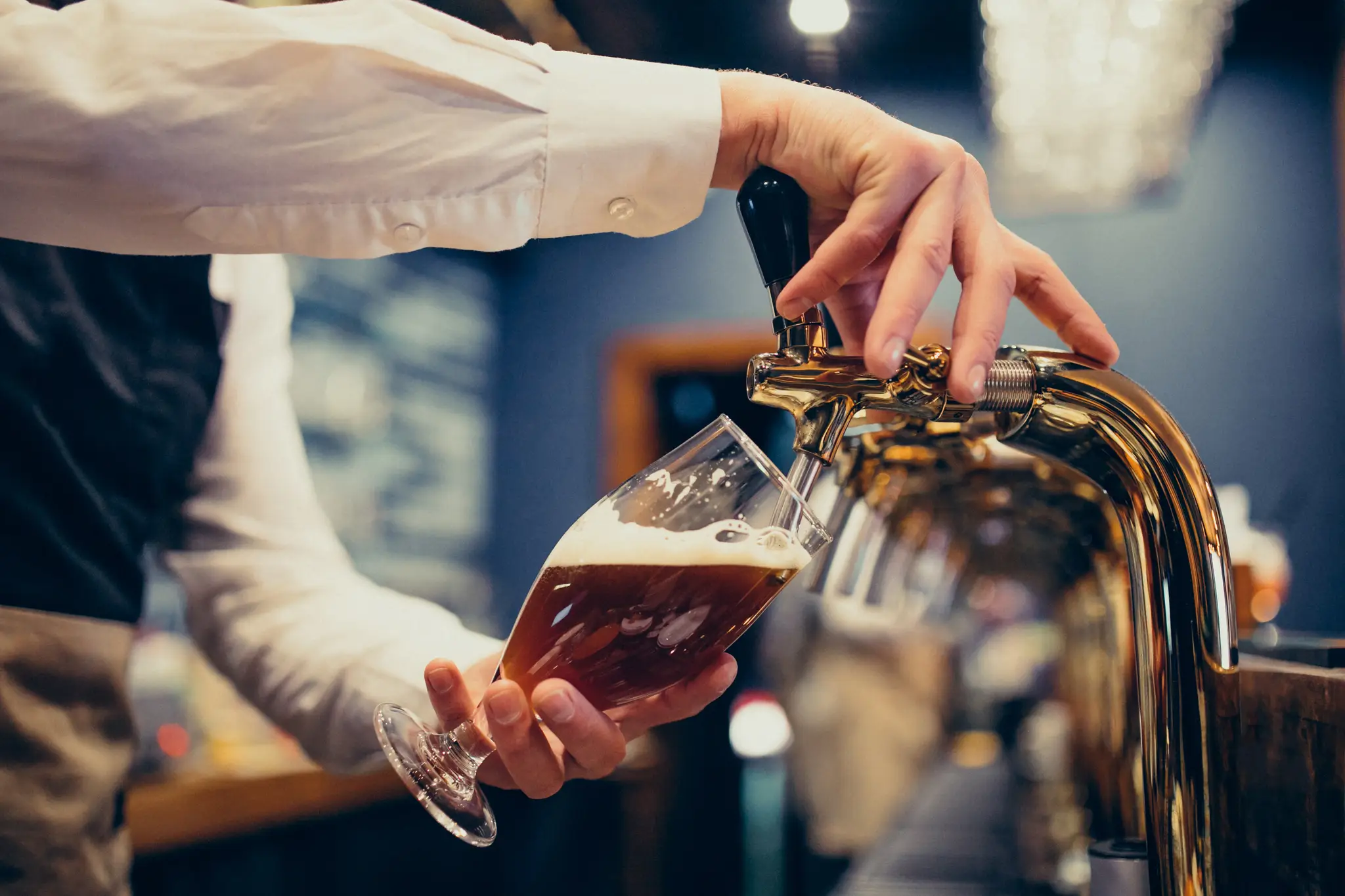 pivo, čapovanie, bar