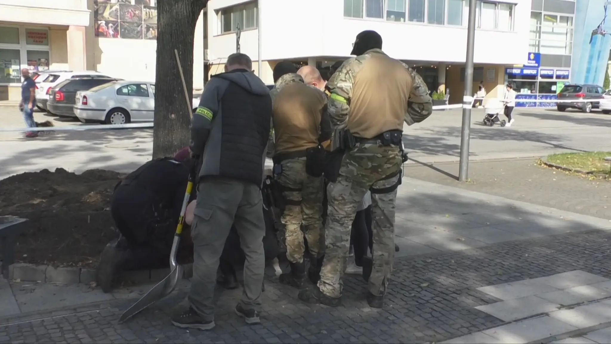 Policajti v Handlovej