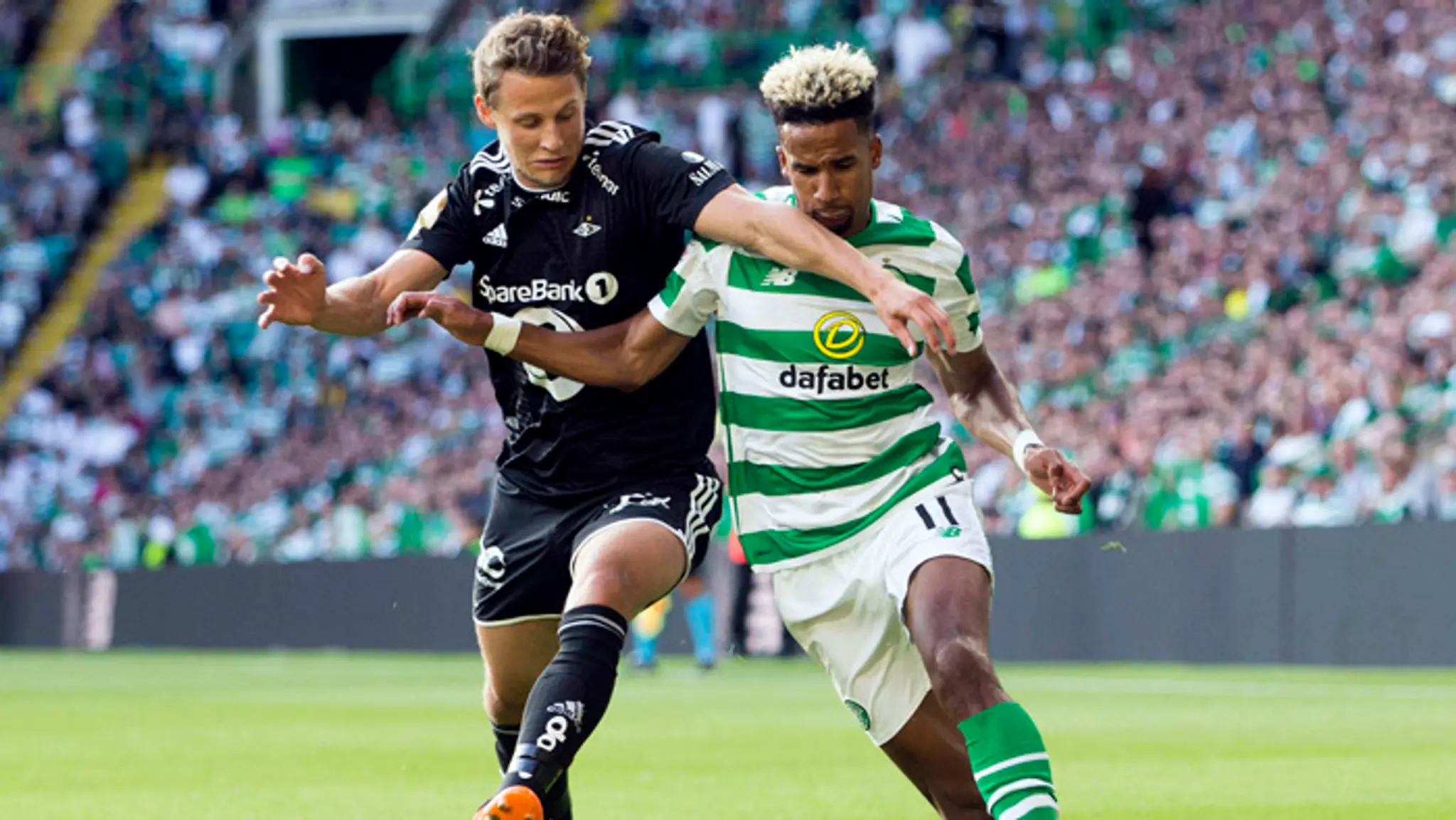 Vpravo Scott Sinclair (Celtic Glasgow) a Vegar Hedenstad (Rosenborg Trondheim)
