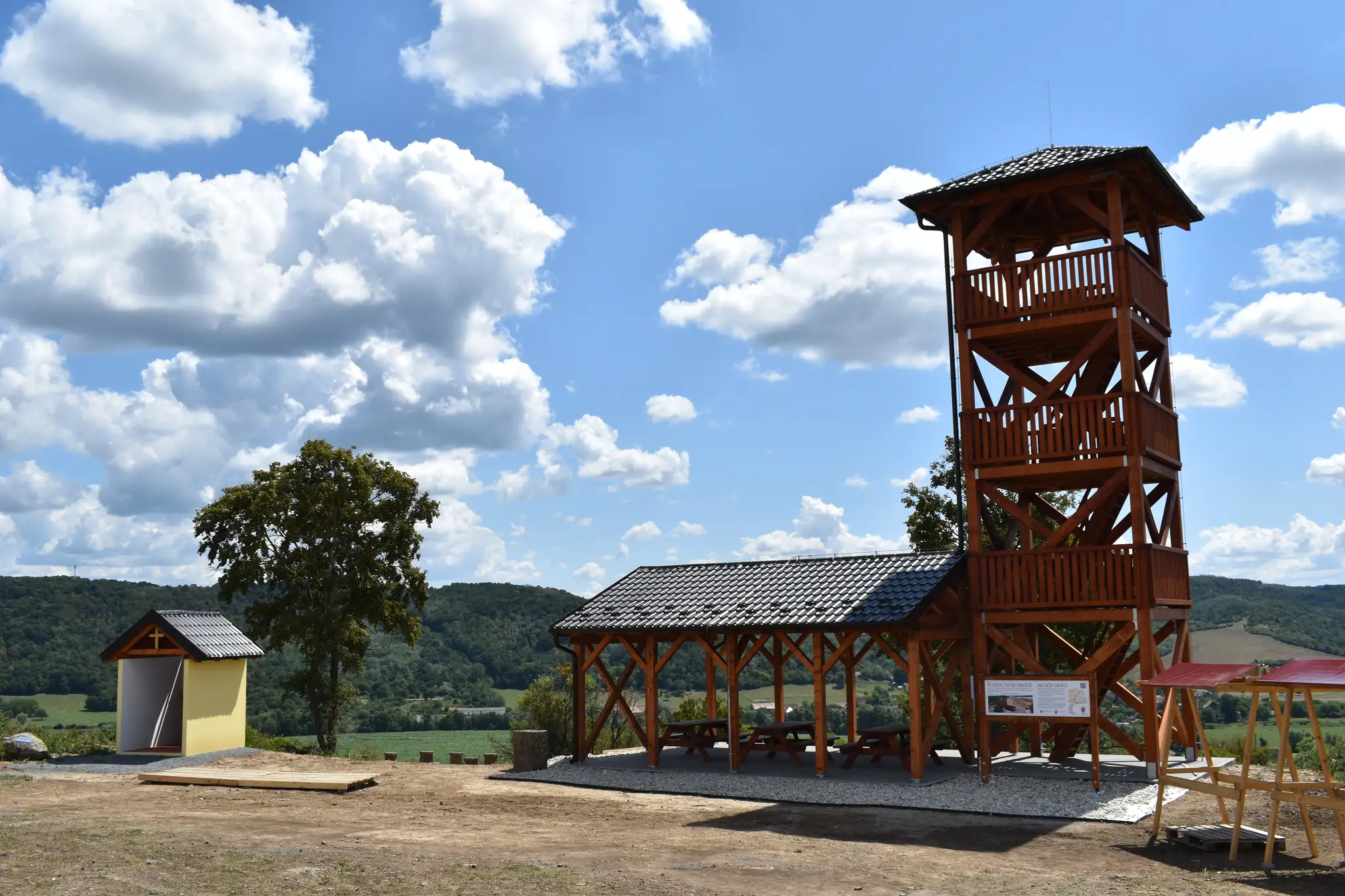 Nová vyhliadková veža nad Hontianskymi Tesármi