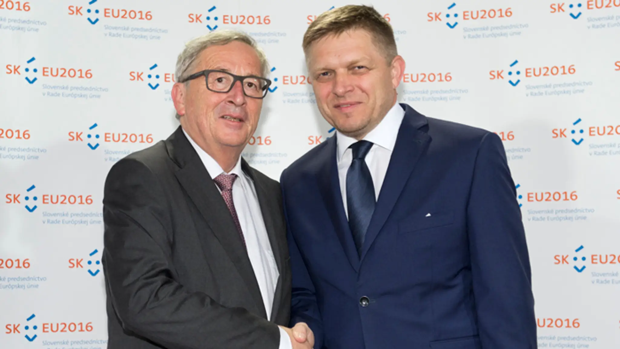 Predsedu Európskej komisie Jean-Claude Juncker a predseda vlády Robert Fico.