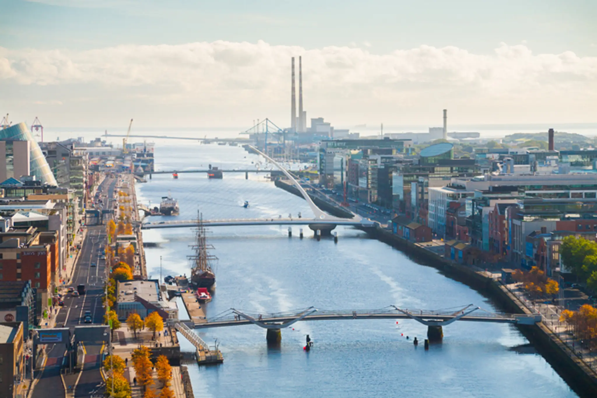 Pohľad na priemyselnú časť írskeho Dublinu.