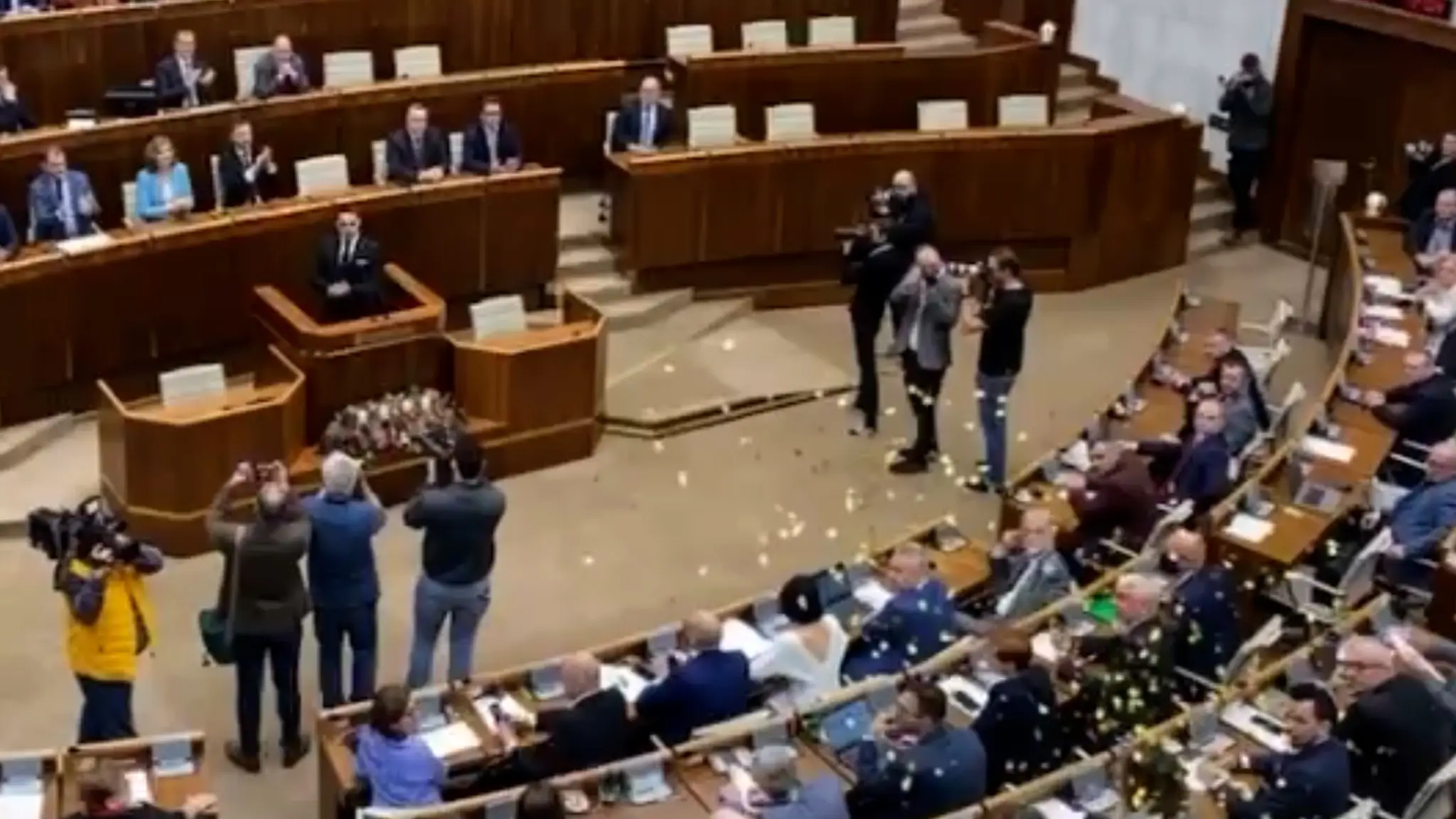 Romana Tabák vystrelila konfety.