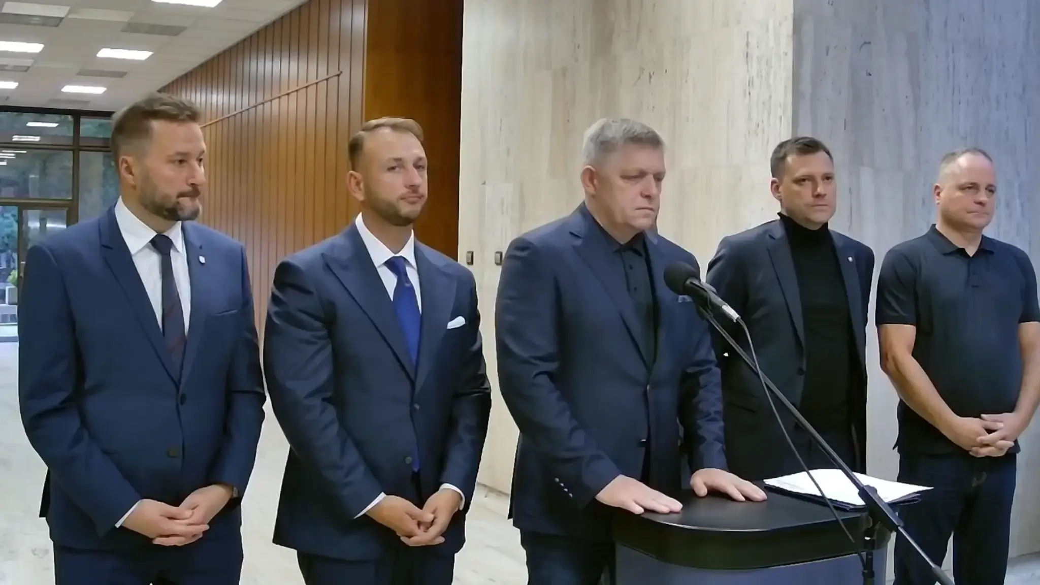 Tlačová konferencia po mimoriadnom rokovaní vlády