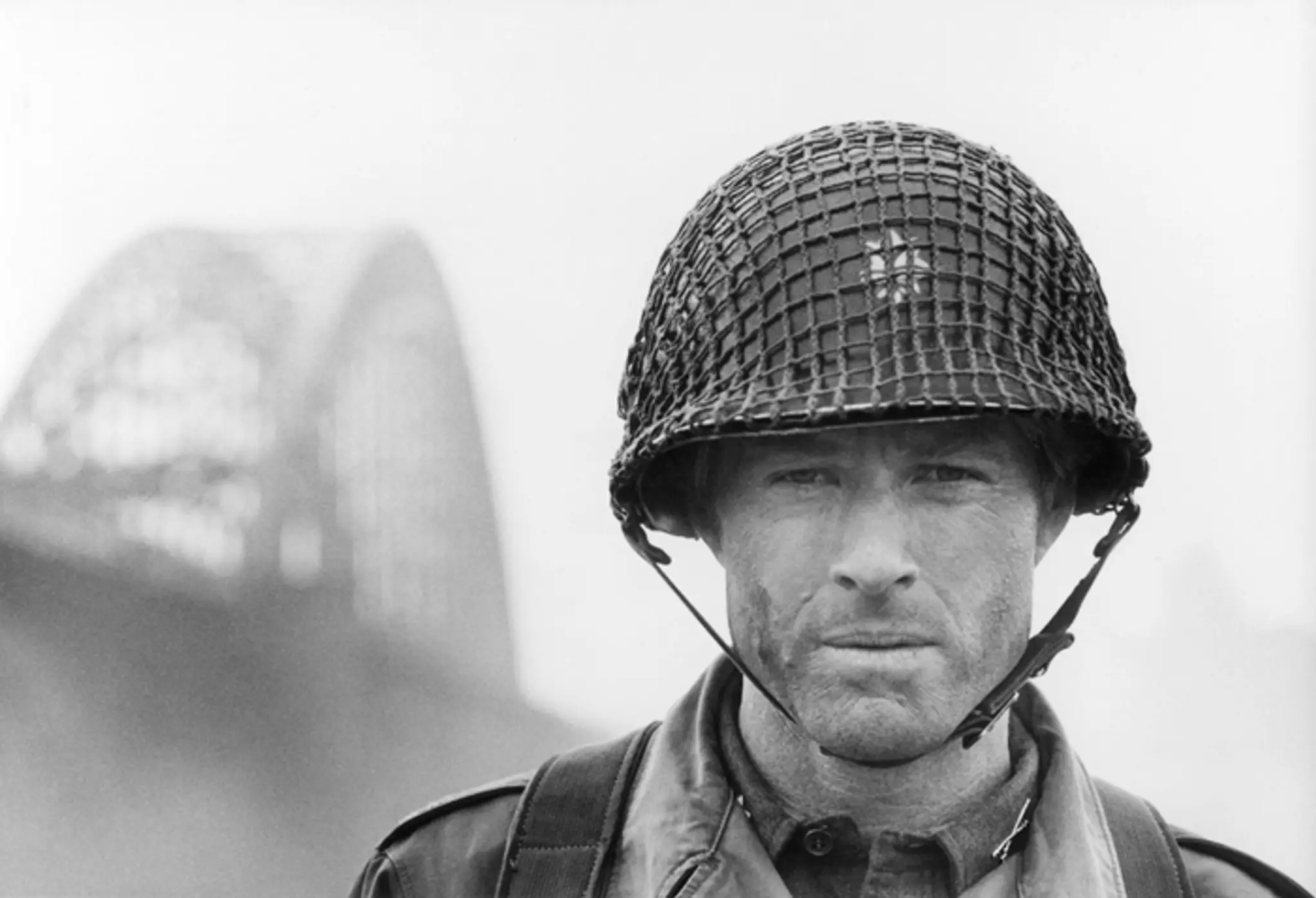 Robert Redford vo filme Vzdialený most. (1977)