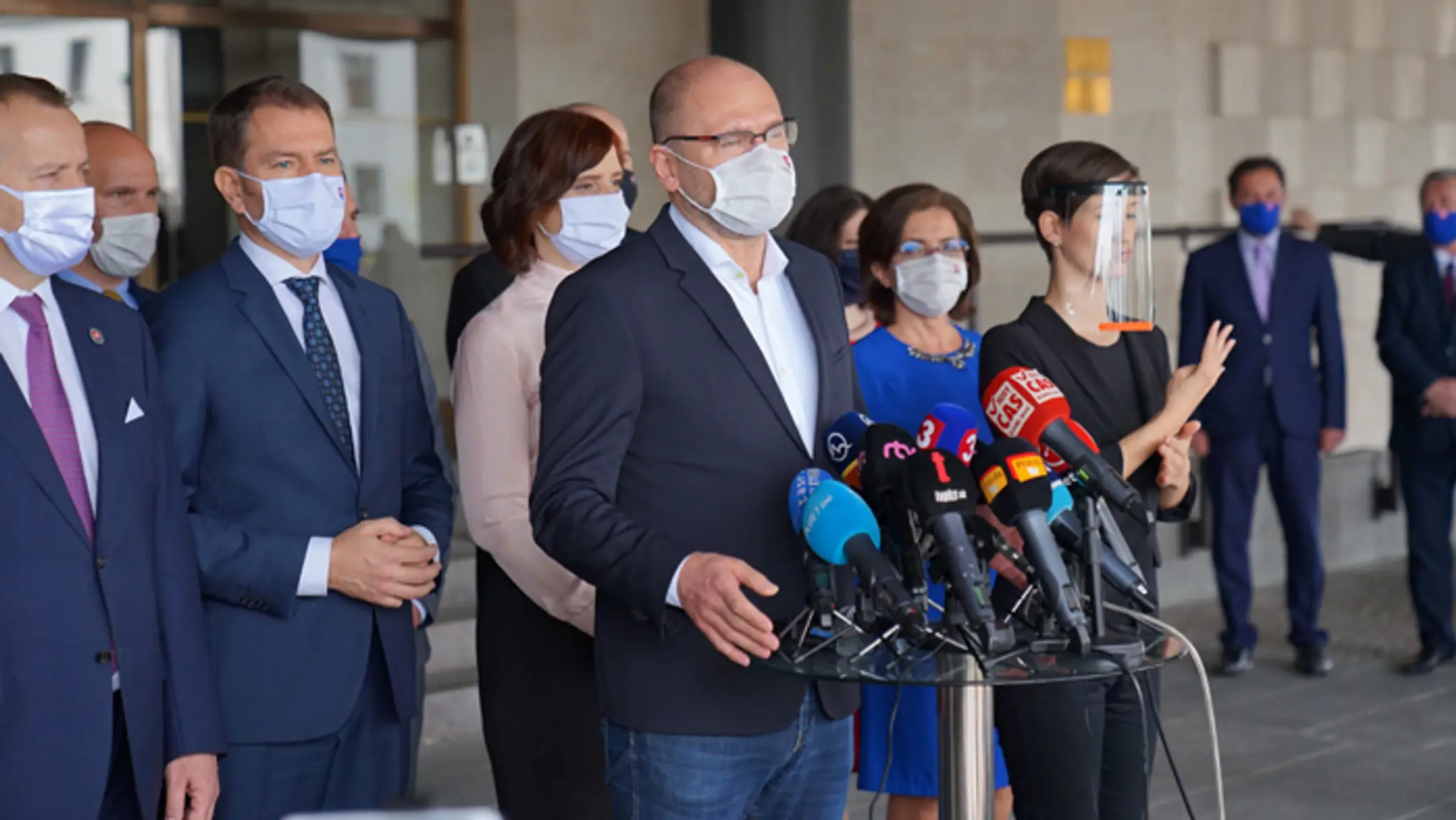 Minister financií Eduard Heger a vicepremiérka Veronika Remišová.