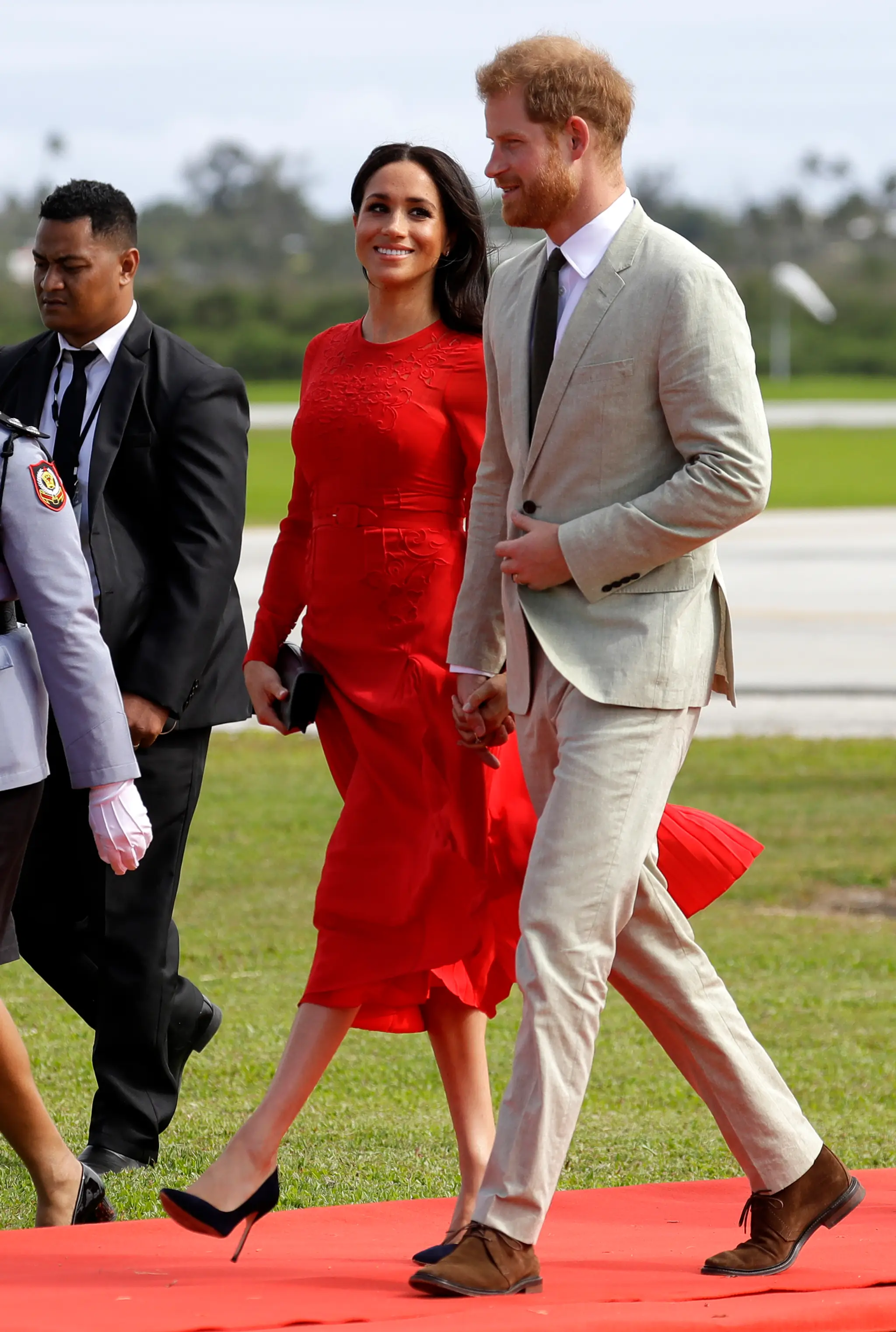 Britský kráľovský pár priletel na návštevu ostrova Tonga.